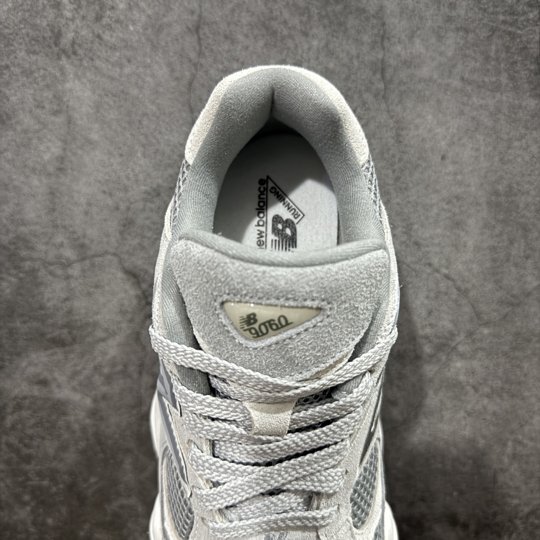图片[8]-【纯原版】 New Balance NB9060 联名款 复古休闲运动慢跑鞋 灰色 U9060ERD 全套原楦原纸板原厂数据开发 进口三明治网面 原装进口翻毛皮料正确绒感卡色 正确中底拉帮中底网布细节 原厂标裁 带紫光防伪 定制后跟透明水晶模块 冲裁组合 大底贴合程度胶水上色把控完美 整洁度挑战全网艺术家 多道序QC把关品质完善 匠心打造 耗时两个月开发完成 工艺极其复杂难度可想而知 新开独立私模大底 全网唯一正确六层组合大底 高端零售专供产物 尺码：36 37 37.5 38 38.5 39 40 40.5 41 42 42.5 43 44 45 46.5-选品中心