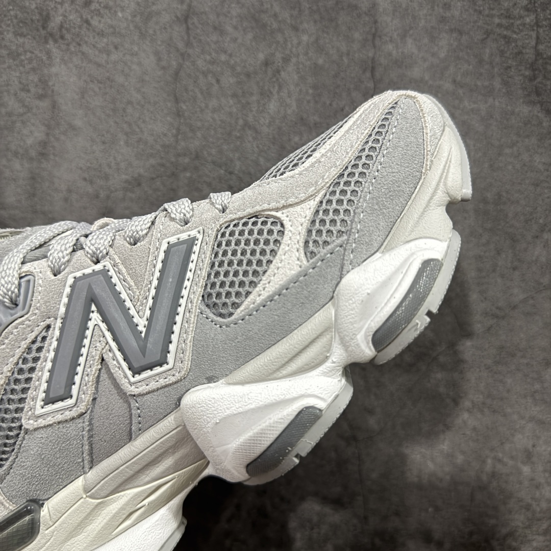 图片[6]-【纯原版】 New Balance NB9060 联名款 复古休闲运动慢跑鞋 灰色 U9060ERD 全套原楦原纸板原厂数据开发 进口三明治网面 原装进口翻毛皮料正确绒感卡色 正确中底拉帮中底网布细节 原厂标裁 带紫光防伪 定制后跟透明水晶模块 冲裁组合 大底贴合程度胶水上色把控完美 整洁度挑战全网艺术家 多道序QC把关品质完善 匠心打造 耗时两个月开发完成 工艺极其复杂难度可想而知 新开独立私模大底 全网唯一正确六层组合大底 高端零售专供产物 尺码：36 37 37.5 38 38.5 39 40 40.5 41 42 42.5 43 44 45 46.5-选品中心