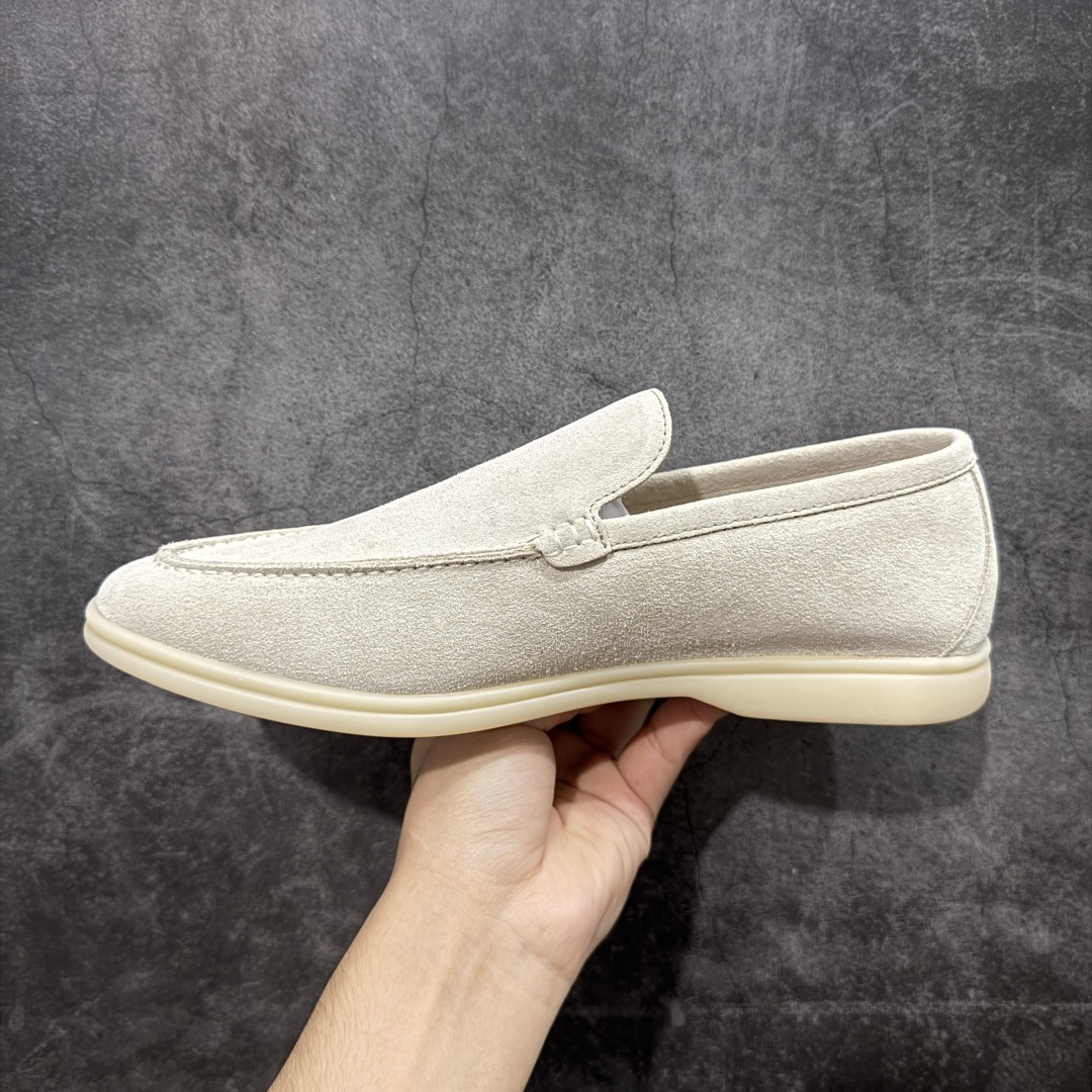 图片[2]-【佛山超A版】Loro Piana LP Walk Low 生活系列低帮复古百搭德训风休闲运动板鞋一脚蹬 意大利顶级奢侈品牌·诺悠翩雅 这款新款绒面革网球鞋采用超低帮设计 适合全年穿着 并具有防水性能 包边鞋底营造轻松迷人的色彩组合 将功能性与低调个性风格和谐融合 打造都市着装的理想鞋履选择 鞋跟处饰以Kummel色嵌片 柔软小牛皮鞋舌 压印LP徽标 棉质鞋带材质 鞋面：牛剖层绒面革 鞋底：橡胶 衬里：牛皮革 尺码： 39 40 41 42 43 44 45-选品中心