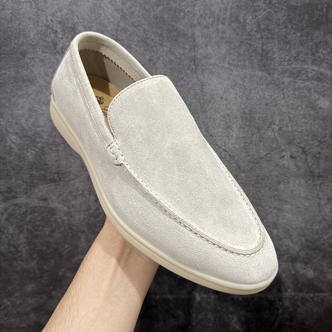 图片[3]-【佛山超A版】Loro Piana LP Walk Low 生活系列低帮复古百搭德训风休闲运动板鞋一脚蹬 意大利顶级奢侈品牌·诺悠翩雅 这款新款绒面革网球鞋采用超低帮设计 适合全年穿着 并具有防水性能 包边鞋底营造轻松迷人的色彩组合 将功能性与低调个性风格和谐融合 打造都市着装的理想鞋履选择 鞋跟处饰以Kummel色嵌片 柔软小牛皮鞋舌 压印LP徽标 棉质鞋带材质 鞋面：牛剖层绒面革 鞋底：橡胶 衬里：牛皮革 尺码： 39 40 41 42 43 44 45-选品中心