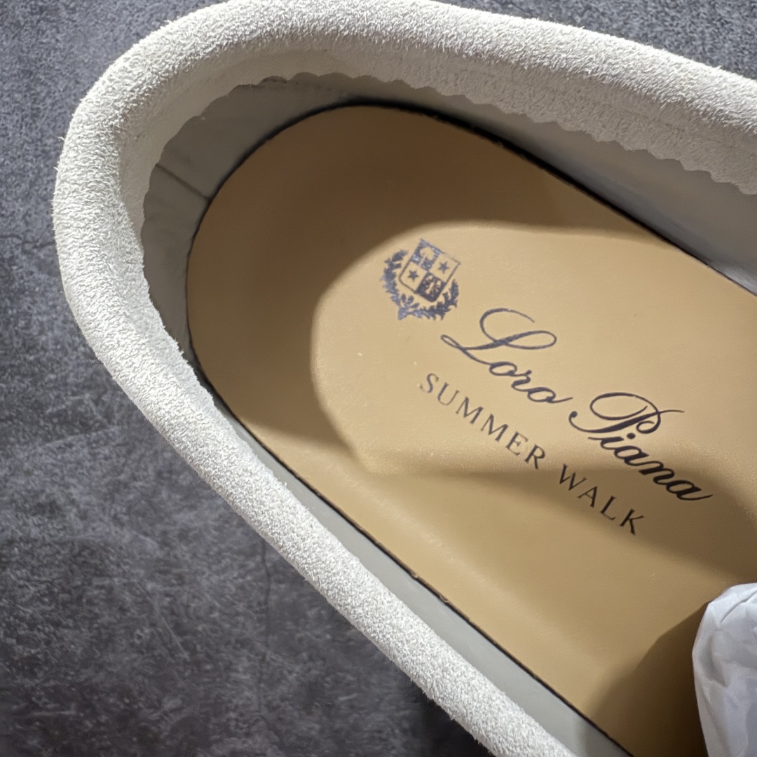 图片[8]-【佛山超A版】Loro Piana LP Walk Low 生活系列低帮复古百搭德训风休闲运动板鞋一脚蹬 意大利顶级奢侈品牌·诺悠翩雅 这款新款绒面革网球鞋采用超低帮设计 适合全年穿着 并具有防水性能 包边鞋底营造轻松迷人的色彩组合 将功能性与低调个性风格和谐融合 打造都市着装的理想鞋履选择 鞋跟处饰以Kummel色嵌片 柔软小牛皮鞋舌 压印LP徽标 棉质鞋带材质 鞋面：牛剖层绒面革 鞋底：橡胶 衬里：牛皮革 尺码： 39 40 41 42 43 44 45-选品中心