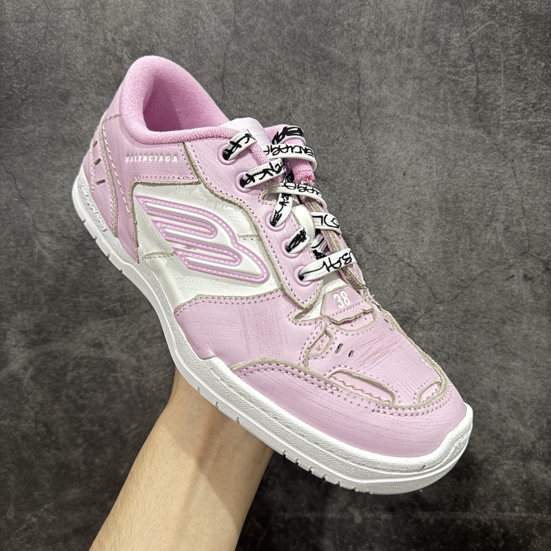 图片[3]-【XA纯原版】Balenciaga Hamptons Worn-Out 巴黎世家十八18代 涤纶（聚酯纤维）牛皮革 圆头系带 低帮 生活休闲板鞋 全套原纸板楦头开发 最原汁原味的灵魂版型 全鞋荧光划线卡点 胶水把控整洁度追求极致完美 每一双都是工艺品 多重QC质检 超越公司货的品控标准 实实在在的免检产品 原盒原配 正确字体电绣 粗细、位置、大小正确 侧边TPU 透气孔匹配意产原版 正确分离大底 TPU软底 原版一致大底LOGO 立体感十足 原厂皮料水洗做旧 采购原厂网纱 偏大一码 尺码：35 36 37 38 39 40-选品中心