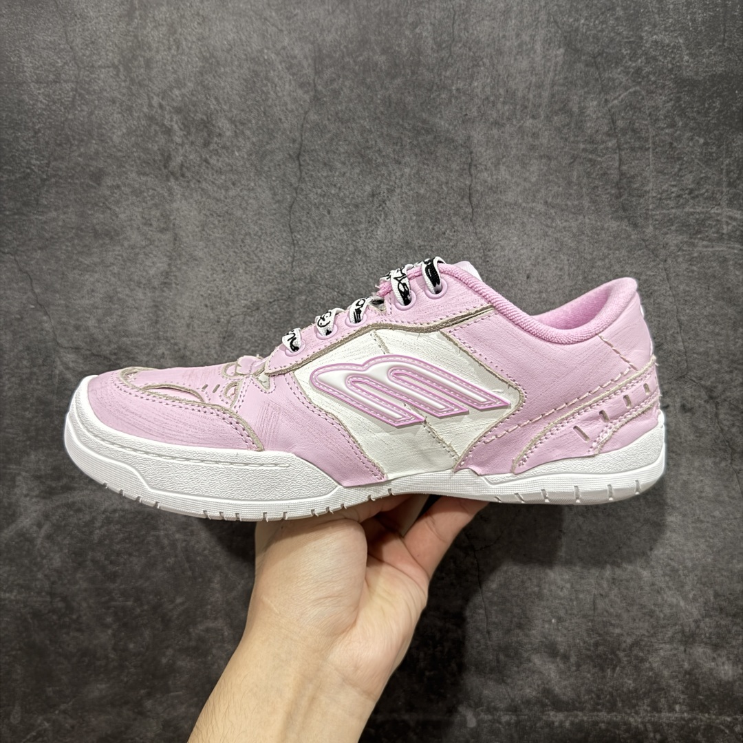 图片[2]-【XA纯原版】Balenciaga Hamptons Worn-Out 巴黎世家十八18代 涤纶（聚酯纤维）牛皮革 圆头系带 低帮 生活休闲板鞋 全套原纸板楦头开发 最原汁原味的灵魂版型 全鞋荧光划线卡点 胶水把控整洁度追求极致完美 每一双都是工艺品 多重QC质检 超越公司货的品控标准 实实在在的免检产品 原盒原配 正确字体电绣 粗细、位置、大小正确 侧边TPU 透气孔匹配意产原版 正确分离大底 TPU软底 原版一致大底LOGO 立体感十足 原厂皮料水洗做旧 采购原厂网纱 偏大一码 尺码：35 36 37 38 39 40-选品中心