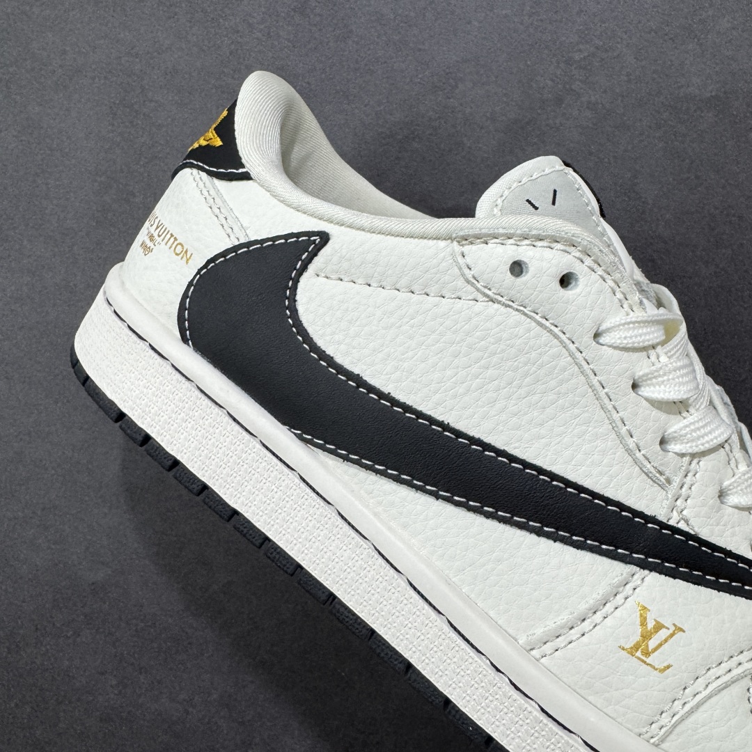 图片[6]-【定制版】Travis Scott x Fragment Design x Air Jordan 1 Low OG SP AJ1 乔1 LV联名 米黑金标 低帮文化休闲板鞋 #多方联名合作融合了Travis Scott 独特的音乐风格，藤原浩个性的设计风格以及Jordan品牌的经典元素 使其成为一双具有独特身份和价值的鞋子 清新而立体的外观加上联名标识更突出了其独特身份 这种配色方案显示出活力和时尚感 在视觉上引人注目 鞋身的质感和细腻的细节处理使其显得高端而格调十足 这款“倒钩”联名是设计与创意完美结合 融合多方的个性风格是一款备受瞩目的潮流鞋款 货号：JW1188-144 尺码：36 36.5 37.5 38 38.5 39 40 40.5 41 42 42.5 43 44 44.5 45-选品中心
