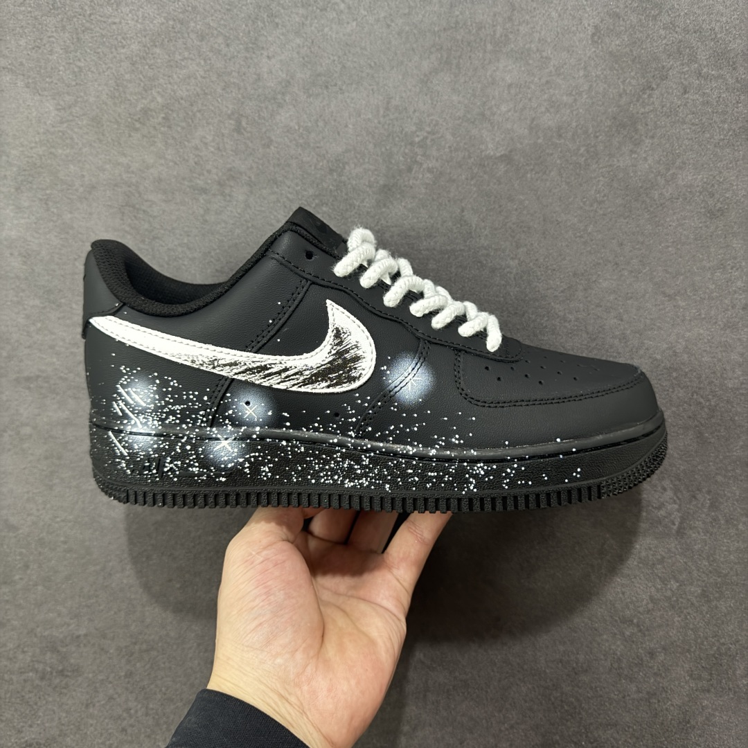 【定制版】Nike Air Force 1 Low’07 繁星似点 手绘 泼墨 空军一号低帮休闲板鞋 定制皮料 定制鞋盒 原楦原纸板 纯正空军版型 内置全掌气垫 货号:ZH0316-101 尺码:36 36.5 37.5 38 38.5 39 40 40.5 41 42 42.5 43 44 44.5 45 编码:HXSA310320-选品中心