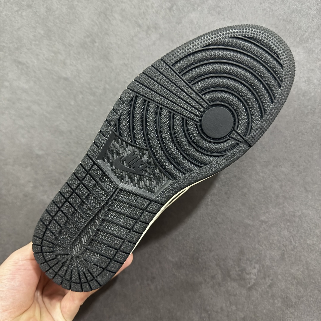 图片[9]-【定制版】Travis Scott x Fragment Design x Air Jordan 1 Low OG SP AJ1 乔1 LV联名 格纹雾灰 低帮文化休闲板鞋 #多方联名合作融合了Travis Scott 独特的音乐风格，藤原浩个性的设计风格以及Jordan品牌的经典元素 使其成为一双具有独特身份和价值的鞋子 清新而立体的外观加上联名标识更突出了其独特身份 这种配色方案显示出活力和时尚感 在视觉上引人注目 鞋身的质感和细腻的细节处理使其显得高端而格调十足 这款“倒钩”联名是设计与创意完美结合 融合多方的个性风格是一款备受瞩目的潮流鞋款 货号：SC0601-050 尺码：36 36.5 37.5 38 38.5 39 40 40.5 41 42 42.5 43 44 44.5 45-选品中心