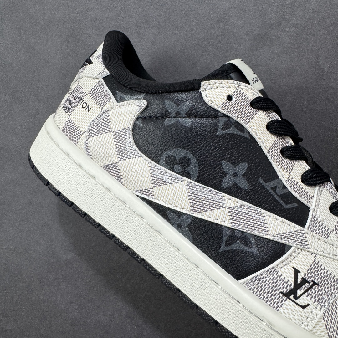 图片[6]-【定制版】Travis Scott x Fragment Design x Air Jordan 1 Low OG SP AJ1 乔1 LV联名 格纹雾灰 低帮文化休闲板鞋 #多方联名合作融合了Travis Scott 独特的音乐风格，藤原浩个性的设计风格以及Jordan品牌的经典元素 使其成为一双具有独特身份和价值的鞋子 清新而立体的外观加上联名标识更突出了其独特身份 这种配色方案显示出活力和时尚感 在视觉上引人注目 鞋身的质感和细腻的细节处理使其显得高端而格调十足 这款“倒钩”联名是设计与创意完美结合 融合多方的个性风格是一款备受瞩目的潮流鞋款 货号：SC0601-050 尺码：36 36.5 37.5 38 38.5 39 40 40.5 41 42 42.5 43 44 44.5 45-选品中心