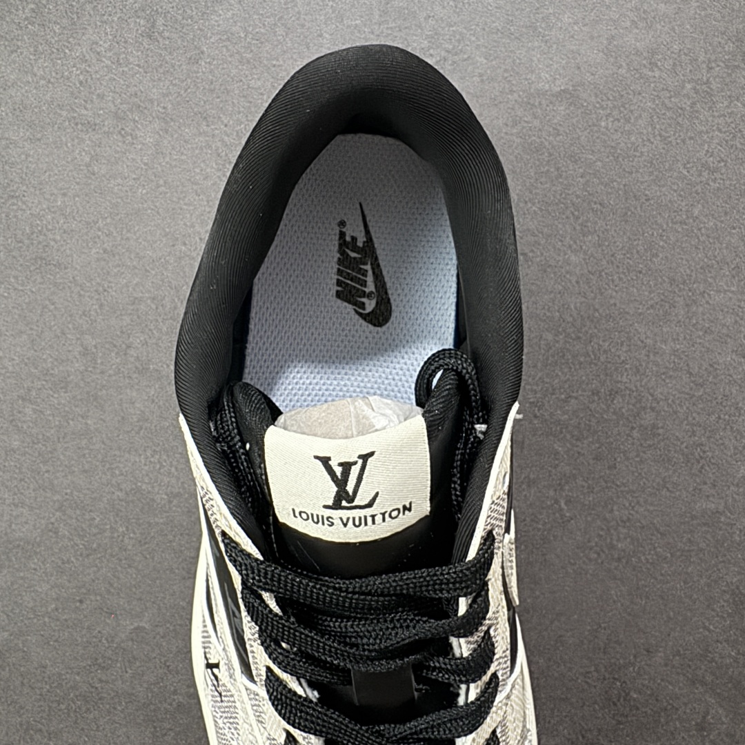 图片[7]-【定制版】Travis Scott x Fragment Design x Air Jordan 1 Low OG SP AJ1 乔1 LV联名 格纹雾灰 低帮文化休闲板鞋 #多方联名合作融合了Travis Scott 独特的音乐风格，藤原浩个性的设计风格以及Jordan品牌的经典元素 使其成为一双具有独特身份和价值的鞋子 清新而立体的外观加上联名标识更突出了其独特身份 这种配色方案显示出活力和时尚感 在视觉上引人注目 鞋身的质感和细腻的细节处理使其显得高端而格调十足 这款“倒钩”联名是设计与创意完美结合 融合多方的个性风格是一款备受瞩目的潮流鞋款 货号：SC0601-050 尺码：36 36.5 37.5 38 38.5 39 40 40.5 41 42 42.5 43 44 44.5 45-选品中心