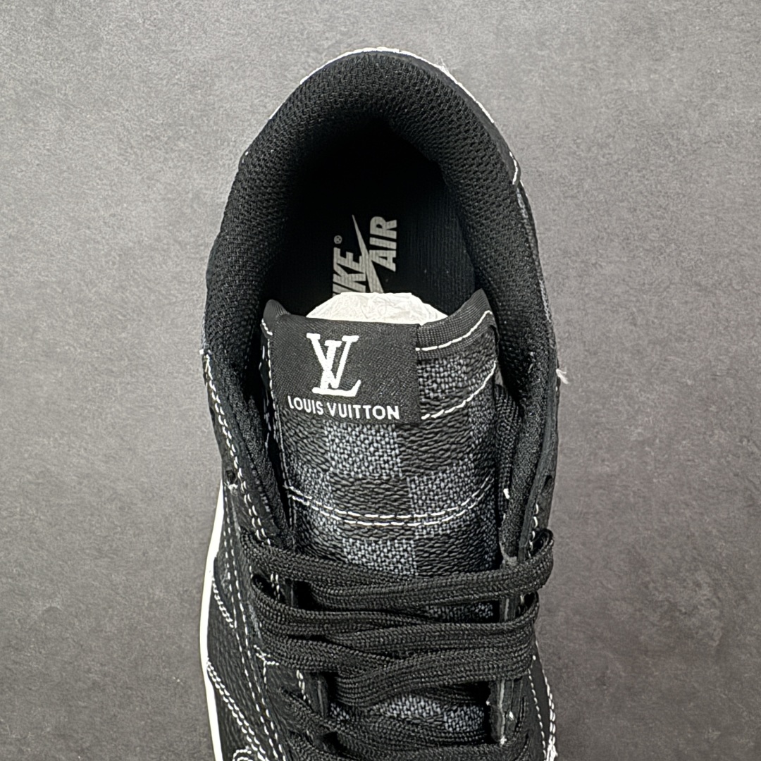 图片[7]-【定制版】Travis Scott x Fragment Design x Air Jordan 1 Low OG SP AJ1 乔1 LV联名 黑方格荔纹 低帮文化休闲板鞋  #多方联名合作融合了Travis Scott 独特的音乐风格，藤原浩个性的设计风格以及Jordan品牌的经典元素 使其成为一双具有独特身份和价值的鞋子 清新而立体的外观加上联名标识更突出了其独特身份 这种配色方案显示出活力和时尚感 在视觉上引人注目 鞋身的质感和细腻的细节处理使其显得高端而格调十足 这款“倒钩”联名是设计与创意完美结合 融合多方的个性风格是一款备受瞩目的潮流鞋款 货号：DZ5899-008  尺码：36 36.5 37.5 38 38.5 39 40 40.5 41 42 42.5 43 44 44.5 45-选品中心