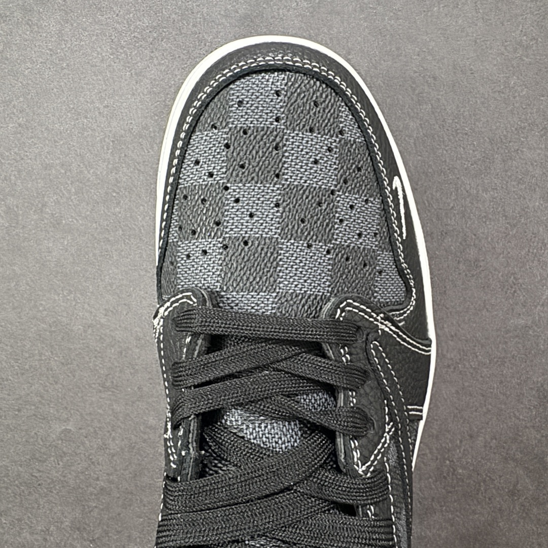 图片[8]-【定制版】Travis Scott x Fragment Design x Air Jordan 1 Low OG SP AJ1 乔1 LV联名 黑方格荔纹 低帮文化休闲板鞋  #多方联名合作融合了Travis Scott 独特的音乐风格，藤原浩个性的设计风格以及Jordan品牌的经典元素 使其成为一双具有独特身份和价值的鞋子 清新而立体的外观加上联名标识更突出了其独特身份 这种配色方案显示出活力和时尚感 在视觉上引人注目 鞋身的质感和细腻的细节处理使其显得高端而格调十足 这款“倒钩”联名是设计与创意完美结合 融合多方的个性风格是一款备受瞩目的潮流鞋款 货号：DZ5899-008  尺码：36 36.5 37.5 38 38.5 39 40 40.5 41 42 42.5 43 44 44.5 45-选品中心
