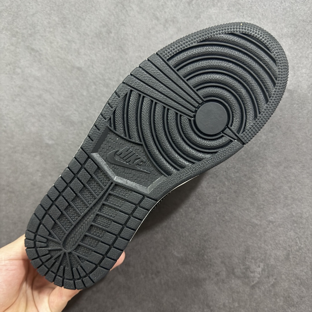 图片[9]-【定制版】Travis Scott x Fragment Design x Air Jordan 1 Low OG SP AJ1 乔1 LV联名 黑方格荔纹 低帮文化休闲板鞋  #多方联名合作融合了Travis Scott 独特的音乐风格，藤原浩个性的设计风格以及Jordan品牌的经典元素 使其成为一双具有独特身份和价值的鞋子 清新而立体的外观加上联名标识更突出了其独特身份 这种配色方案显示出活力和时尚感 在视觉上引人注目 鞋身的质感和细腻的细节处理使其显得高端而格调十足 这款“倒钩”联名是设计与创意完美结合 融合多方的个性风格是一款备受瞩目的潮流鞋款 货号：DZ5899-008  尺码：36 36.5 37.5 38 38.5 39 40 40.5 41 42 42.5 43 44 44.5 45-选品中心