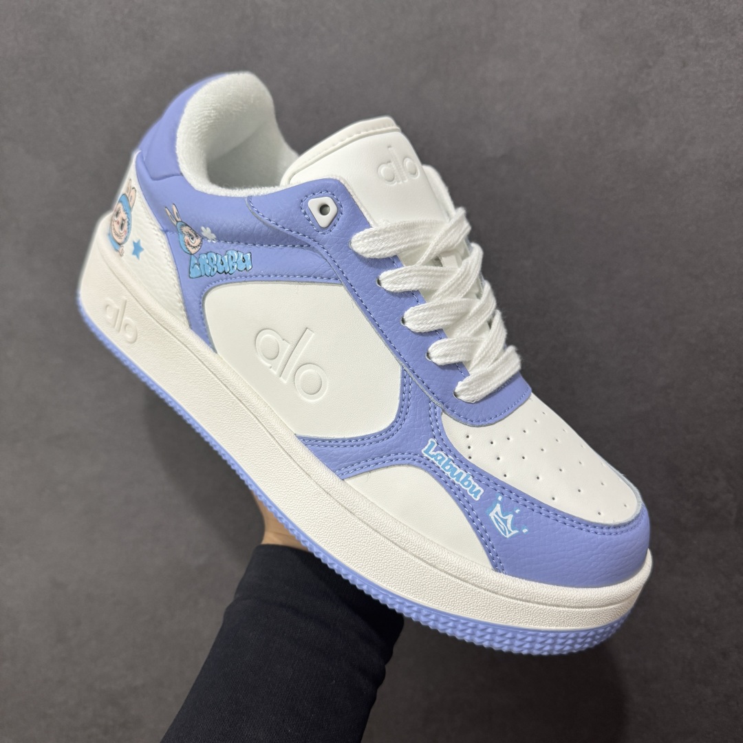 图片[3]-【定制版】Alo Yoga Recovery Mode 拉布布，人气单品 舒适简约防滑耐磨低帮休闲板鞋 Alo Yoga于2007年创立于洛杉矶，意在传播有意识的运动，同时激发人们的健康意识与创造力。品牌的核心理念在于制作能够带来完美体验的瑜伽服饰与功能性单品，让有意识的运动融入并改变生活。 尺码：36-45-选品中心