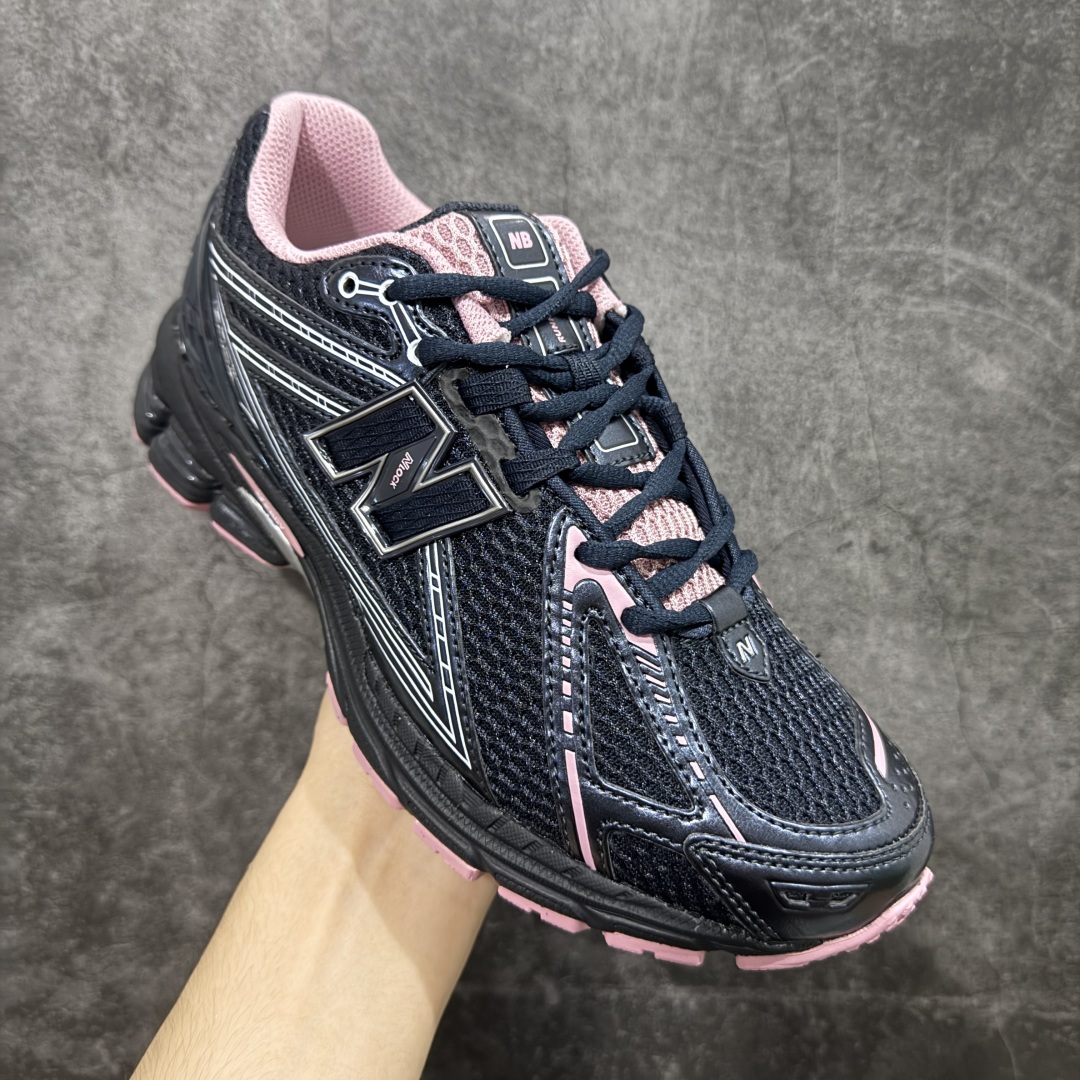 图片[3]-【纯原版】NB新百伦New Balance NB1906 U1906RCU系列复古老爹风休闲运动慢跑鞋 采用轻质牛剖革拼接透气网眼衬垫织物鞋面材质#T-Beam大底提供足步弓支撑，保持步态稳定#后跟搭载外露缓震胶 鞋身整体以各种深浅不一的灰色覆盖，鞋头以淡蓝色调装饰，网眼衬垫通过不规律的色块实现做旧的美感，泛黄的鞋底更是进一步增添了复古气息。 尺码：36 37 37.5 38 38.5 39.5 40 40.5 41.5 42 42.5 43 44 45 46.5-选品中心