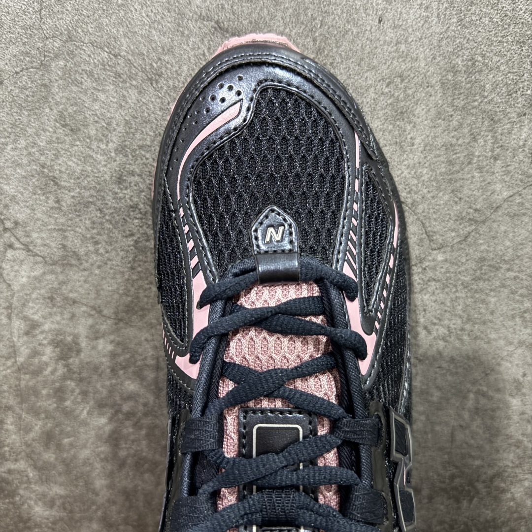 图片[5]-【纯原版】NB新百伦New Balance NB1906 U1906RCU系列复古老爹风休闲运动慢跑鞋 采用轻质牛剖革拼接透气网眼衬垫织物鞋面材质#T-Beam大底提供足步弓支撑，保持步态稳定#后跟搭载外露缓震胶 鞋身整体以各种深浅不一的灰色覆盖，鞋头以淡蓝色调装饰，网眼衬垫通过不规律的色块实现做旧的美感，泛黄的鞋底更是进一步增添了复古气息。 尺码：36 37 37.5 38 38.5 39.5 40 40.5 41.5 42 42.5 43 44 45 46.5-选品中心