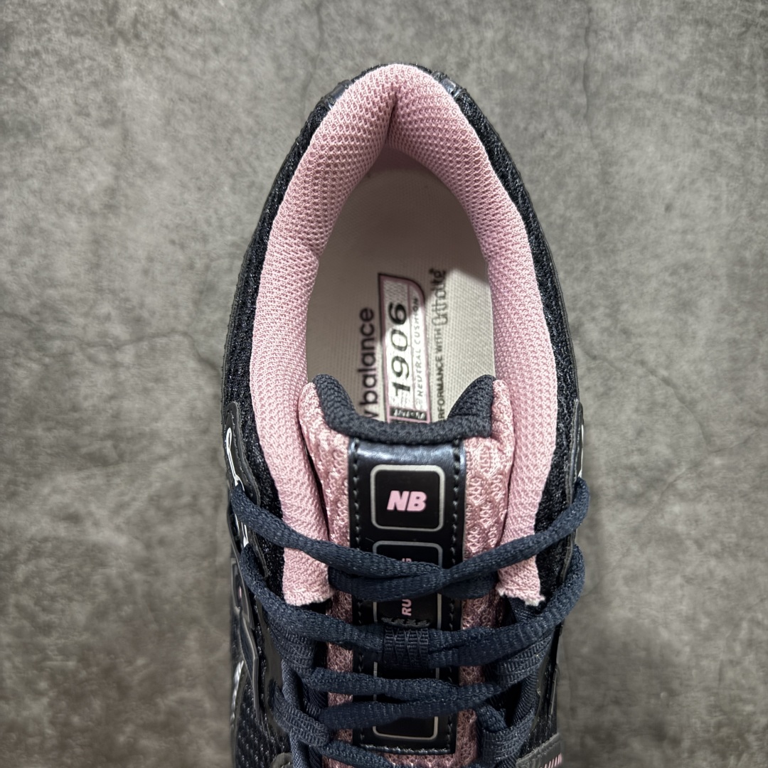 图片[8]-【纯原版】NB新百伦New Balance NB1906 U1906RCU系列复古老爹风休闲运动慢跑鞋 采用轻质牛剖革拼接透气网眼衬垫织物鞋面材质#T-Beam大底提供足步弓支撑，保持步态稳定#后跟搭载外露缓震胶 鞋身整体以各种深浅不一的灰色覆盖，鞋头以淡蓝色调装饰，网眼衬垫通过不规律的色块实现做旧的美感，泛黄的鞋底更是进一步增添了复古气息。 尺码：36 37 37.5 38 38.5 39.5 40 40.5 41.5 42 42.5 43 44 45 46.5-选品中心