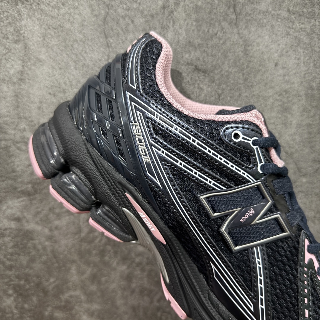 图片[7]-【纯原版】NB新百伦New Balance NB1906 U1906RCU系列复古老爹风休闲运动慢跑鞋 采用轻质牛剖革拼接透气网眼衬垫织物鞋面材质#T-Beam大底提供足步弓支撑，保持步态稳定#后跟搭载外露缓震胶 鞋身整体以各种深浅不一的灰色覆盖，鞋头以淡蓝色调装饰，网眼衬垫通过不规律的色块实现做旧的美感，泛黄的鞋底更是进一步增添了复古气息。 尺码：36 37 37.5 38 38.5 39.5 40 40.5 41.5 42 42.5 43 44 45 46.5-选品中心