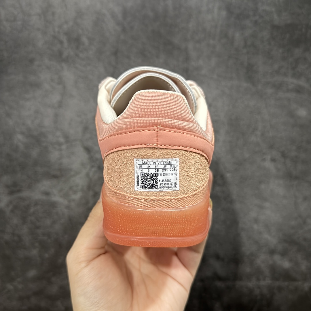 图片[4]-【纯原神版】Bad Bunny x AD 阿迪 Gazelle Indoor 坏痞兔联名低帮运动休闲板鞋 JS5052 鞋面采用皮革环保纤维革材质 外置RB橡胶大底，耐磨不打滑 T字鞋头设计，侧边金色logo 尺码：35.5 36 36.5 37 38 38.5 39 40 40.5 41 42 42.5 43 44 44.5 45-选品中心