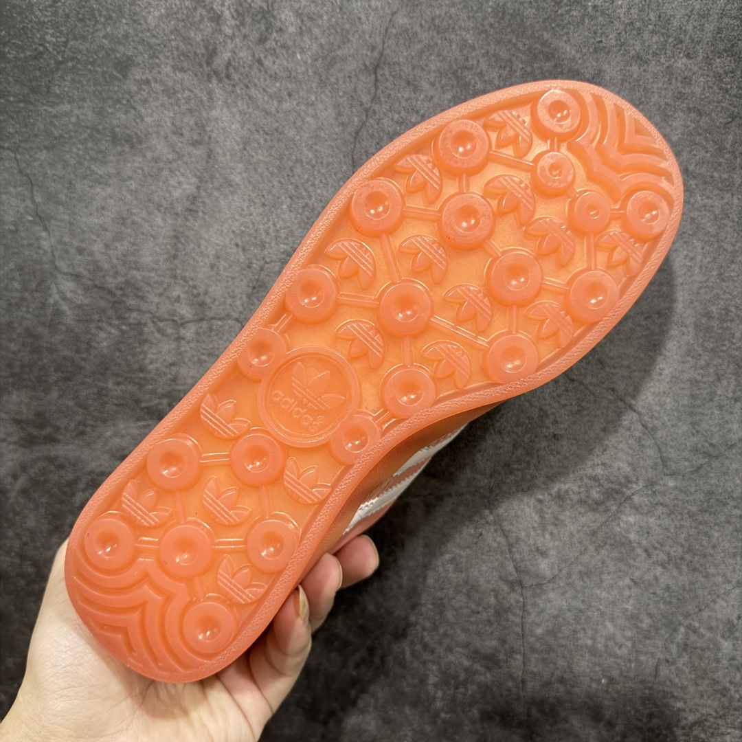 图片[9]-【纯原神版】Bad Bunny x AD 阿迪 Gazelle Indoor 坏痞兔联名低帮运动休闲板鞋 JS5052 鞋面采用皮革环保纤维革材质 外置RB橡胶大底，耐磨不打滑 T字鞋头设计，侧边金色logo 尺码：35.5 36 36.5 37 38 38.5 39 40 40.5 41 42 42.5 43 44 44.5 45-选品中心