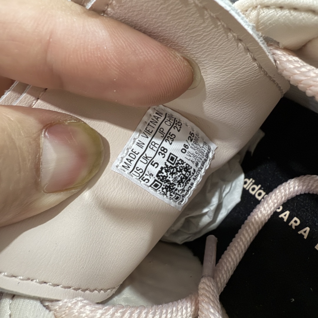 图片[7]-【纯原神版】Bad Bunny x AD 阿迪 Gazelle Indoor 坏痞兔联名低帮运动休闲板鞋 JS5052 鞋面采用皮革环保纤维革材质 外置RB橡胶大底，耐磨不打滑 T字鞋头设计，侧边金色logo 尺码：35.5 36 36.5 37 38 38.5 39 40 40.5 41 42 42.5 43 44 44.5 45-选品中心