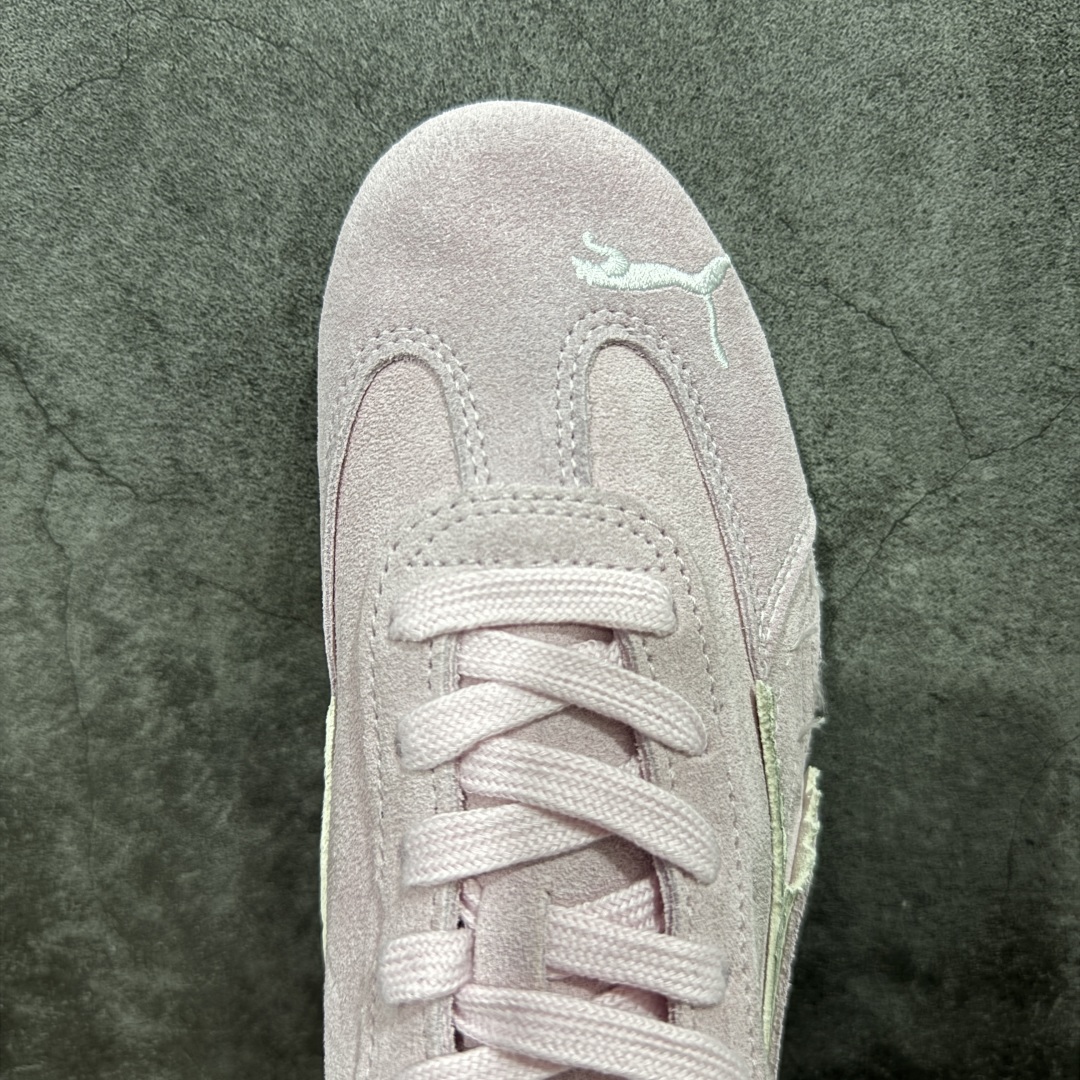 图片[5]-【纯原版】巴黎世家联名款Balenciaga The Open Product x Puma Speedcat 极速赛车系列彪马低帮生活休闲鞋 最高纯原版出货 1：1原材料 还原度顶级 原装档案原数据纸版楦型 原厂固色翻毛皮鞋面材质 二次成型\’猛帮\’成型工艺 正确做旧鞋面 全球知名运动品牌PUMA宝马赛车系列，融合了宝马车队的标志性配色，以趣味十足又前卫复古的设计引领潮流，将赛道精神融入街头时尚，开启前卫竞速之旅。自1978年巴伐利亚车队走上世界舞台，宝马赛车就在全球汽车制造和赛车运动领域留下了浓墨重彩的一笔。全新的两款BMW MMS Roma与BMW MMS Speedboat鞋款，均从宝马车型中汲取灵感。以黑或白为底色，融入经典配色，主打前卫复古风。Roma鞋款的鞋侧以复古的流线造型，缀以宝马经典Logo，巧妙吸睛；而Speedcat鞋款以亮眼三色条纹元素缀以舒适鞋面，赋予了独特的个性美学，演绎赛车的无尽能量 货号 406519 07 尺码 35 36 37 38 39 40 41 42 43 44 45 46 47-选品中心