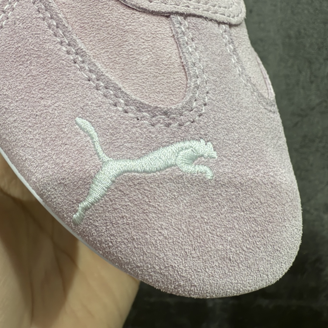 图片[5]-【纯原版】巴黎世家联名款Balenciaga The Open Product x Puma Speedcat 极速赛车系列彪马低帮生活休闲鞋 最高纯原版出货 1：1原材料 还原度顶级 原装档案原数据纸版楦型 原厂固色翻毛皮鞋面材质 二次成型\’猛帮\’成型工艺 正确做旧鞋面 全球知名运动品牌PUMA宝马赛车系列，融合了宝马车队的标志性配色，以趣味十足又前卫复古的设计引领潮流，将赛道精神融入街头时尚，开启前卫竞速之旅。自1978年巴伐利亚车队走上世界舞台，宝马赛车就在全球汽车制造和赛车运动领域留下了浓墨重彩的一笔。全新的两款BMW MMS Roma与BMW MMS Speedboat鞋款，均从宝马车型中汲取灵感。以黑或白为底色，融入经典配色，主打前卫复古风。Roma鞋款的鞋侧以复古的流线造型，缀以宝马经典Logo，巧妙吸睛；而Speedcat鞋款以亮眼三色条纹元素缀以舒适鞋面，赋予了独特的个性美学，演绎赛车的无尽能量 货号 406519 07 尺码 35 36 37 38 39 40 41 42 43 44 45 46 47-选品中心