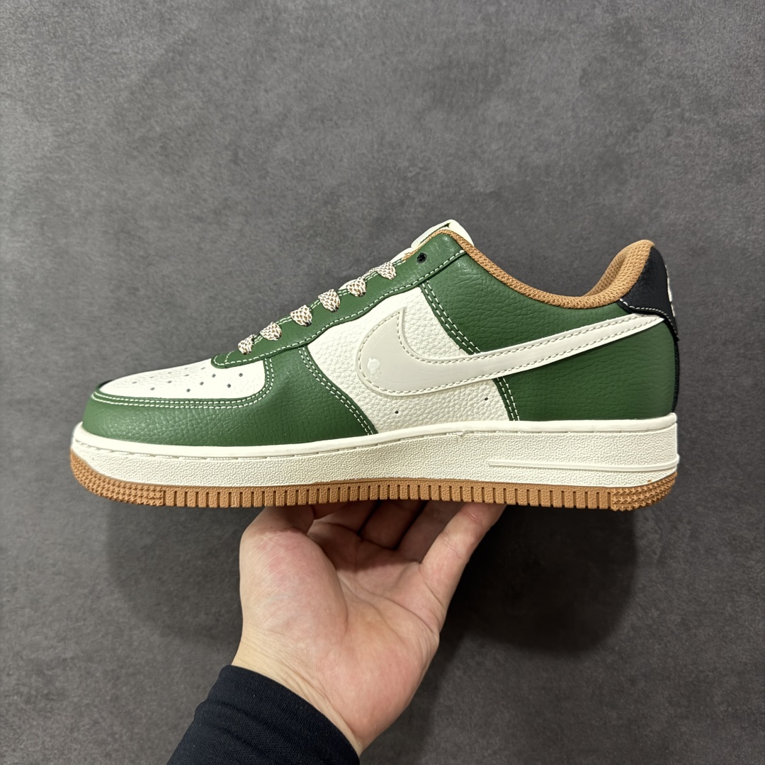 图片[2]-【定制版】Nike Air Force 1\’07 Low UN联名 草绿拼接生胶 空军一号低帮休闲板鞋  #原楦头原纸板 原装鞋盒 定制五金配件 内置全掌气垫 原厂鞋底 货号：JP8028-006  尺码：36 36.5 37.5 38 38.5 39 40 40.5 41 42 42.5 43 44 44.5 45-选品中心