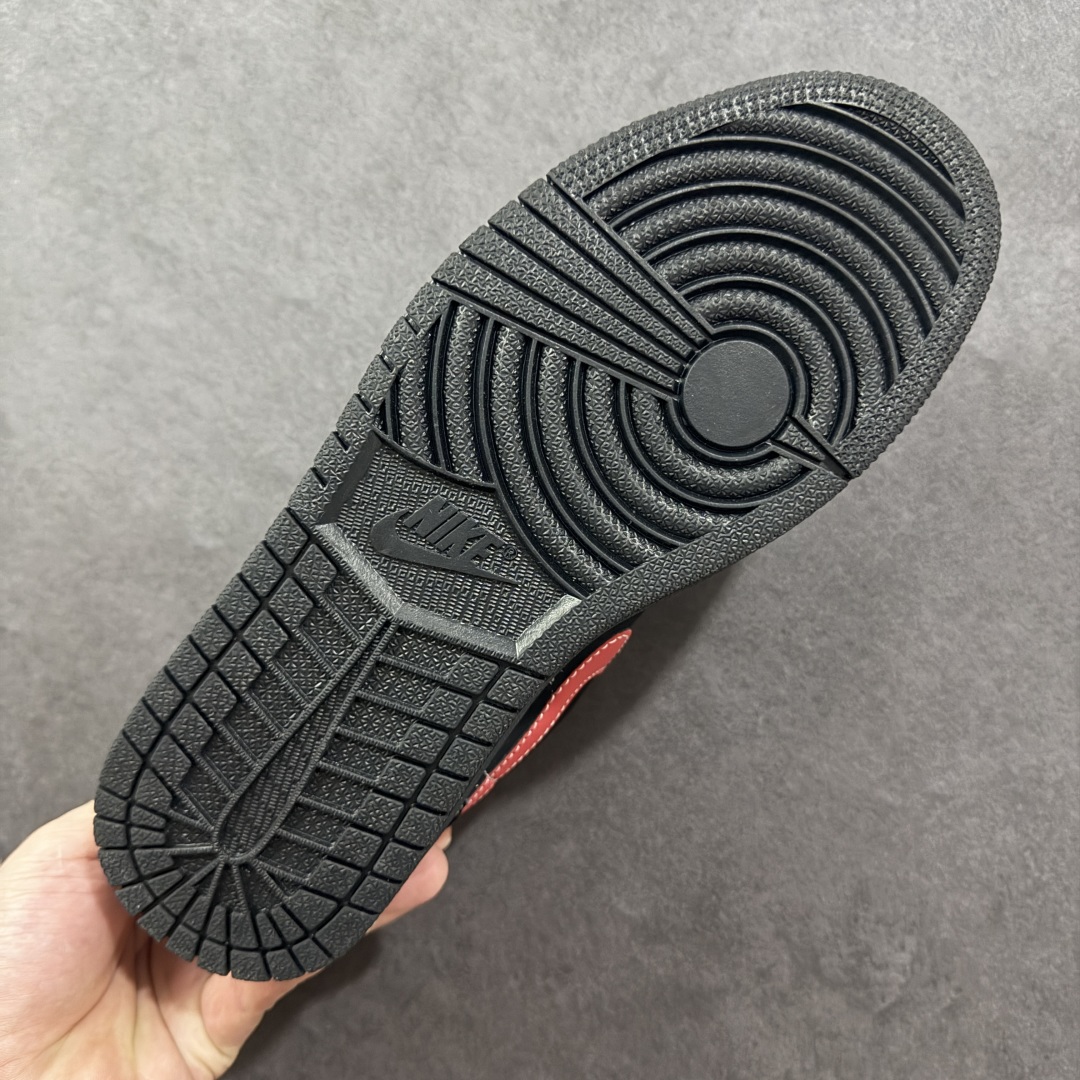 图片[9]-【定制版】Air Jordan 1 Retro Low x KAWS 黑红满天星 官方同步新色 原装级产物 拒绝公底 立体鞋型 细节完美 高清洁度 购置公司同步原材料 原汁原味 忠于原版 货号：QG2025 004 尺码：36 36.5 37.5 38 38.5 39 40 40.5 41 42 42.5 43 44 44.5 45-选品中心