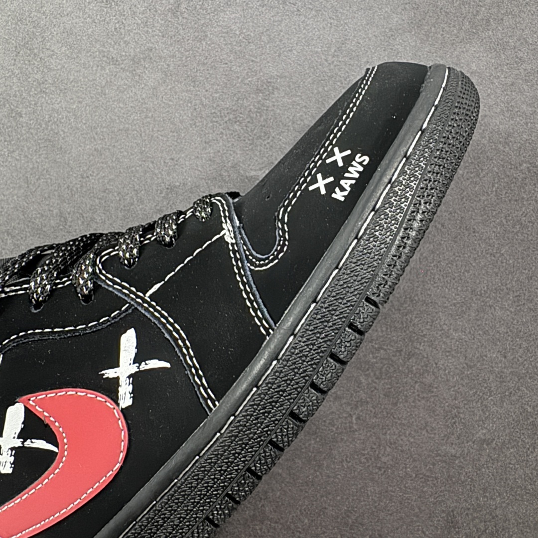 图片[5]-【定制版】Air Jordan 1 Retro Low x KAWS 黑红满天星 官方同步新色 原装级产物 拒绝公底 立体鞋型 细节完美 高清洁度 购置公司同步原材料 原汁原味 忠于原版 货号：QG2025 004 尺码：36 36.5 37.5 38 38.5 39 40 40.5 41 42 42.5 43 44 44.5 45-选品中心