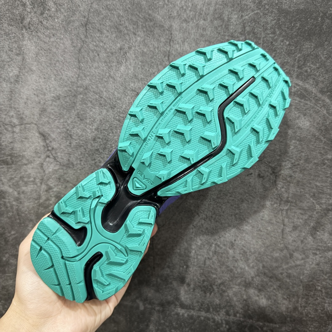 图片[9]-【666版本】SALOMON萨洛蒙 XT-WHISPER VOID 鎏光系列轻便反光跑步鞋 男女同款 幻夜紫 478754 纯原外贸平台特供订单 耗时半年巨作 #全套原纸板楦头开发 #原厂特供网布配套加持 #确保原汁原味 完美呈现版型 #原档数据独家私模五层组合大底 #男女鞋同步官方开发至46 #原装Ortholite轻量化鞋垫 #中底布带钢印编号 原厂TPU锁扣 #进口港宝加持 后跟自然饱满 还原公司包裹性 #鞋面采用SENSIFT贴合技术 #全方位贴合包裹脚型 #鞋跟部鞋底牵引设计 #提供强大的抓地性能 #更适应野外崎岖不平的道路 #基于 SALOMON 初代 XT 鞋身造型并搭载 4D ADVANCED CHASSIS™ 大底打造而成 为这款 XT-WHISPER 带来了多项足部控制与保护等功能性 如在运动过程中控制左右晃动的过程而提高稳定性、改善长途越野过程中足中到足尖的过渡、提高感知岩石的精确度以抵抗尖锐物体对脚底的伤害以及采用动态缓冲来增强穿着舒适感 从而减轻疲劳感 使 XT-WHISPER 成为一双舒适且安全的户外之履 货号：478754 尺码：36 36.5 37.5 38 38.5 39 40 40.5 41 42 42.5 43 44 45 46-选品中心