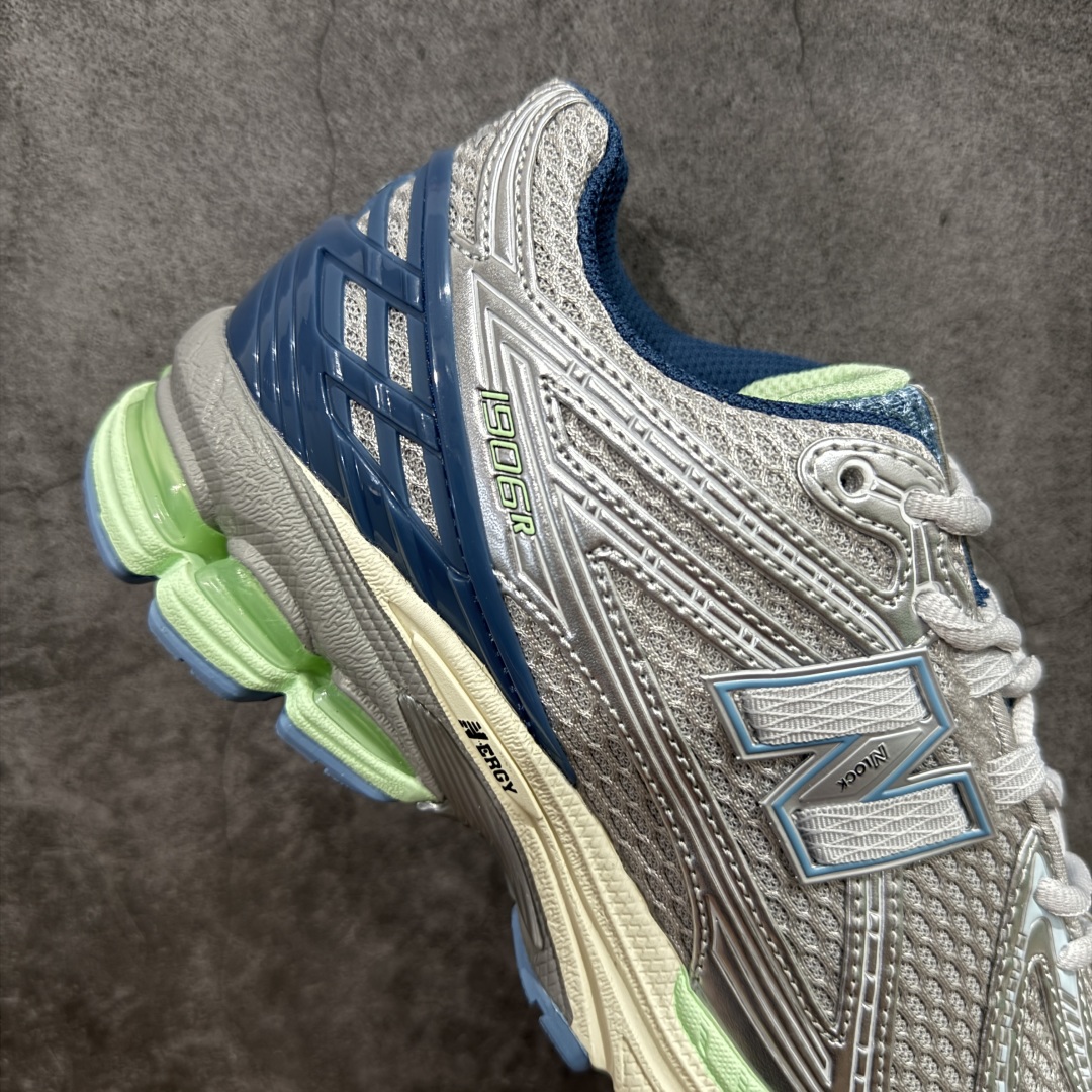 图片[7]-【纯原版】NB新百伦New Balance NB1906 U1906RCR系列复古老爹风休闲运动慢跑鞋 采用轻质牛剖革拼接透气网眼衬垫织物鞋面材质#T-Beam大底提供足步弓支撑，保持步态稳定#后跟搭载外露缓震胶 鞋身整体以各种深浅不一的灰色覆盖，鞋头以淡蓝色调装饰，网眼衬垫通过不规律的色块实现做旧的美感，泛黄的鞋底更是进一步增添了复古气息。 尺码：36 37 37.5 38 38.5 39.5 40 40.5 41.5 42 42.5 43 44 45 46.5-选品中心