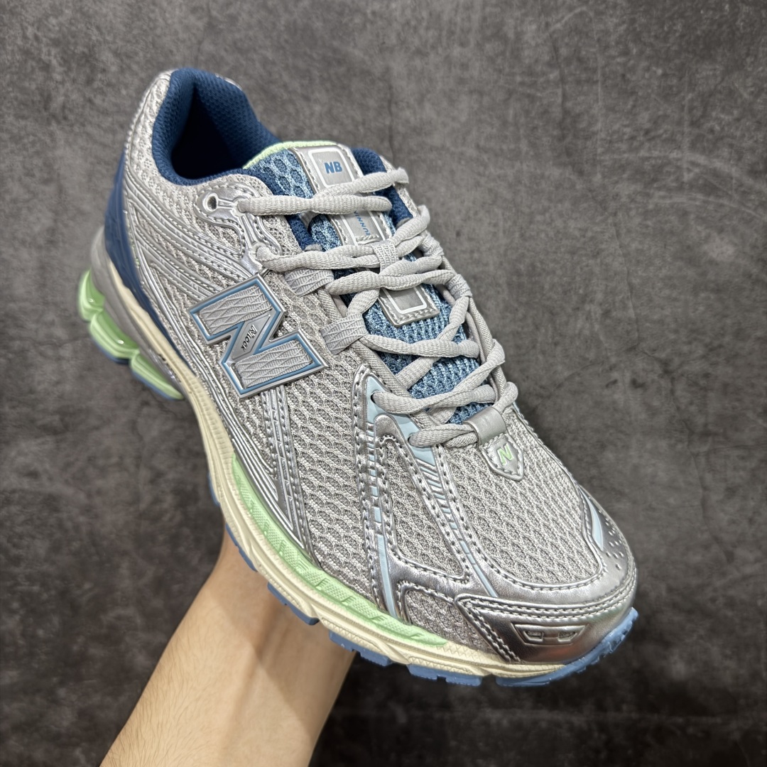 图片[3]-【纯原版】NB新百伦New Balance NB1906 U1906RCR系列复古老爹风休闲运动慢跑鞋 采用轻质牛剖革拼接透气网眼衬垫织物鞋面材质#T-Beam大底提供足步弓支撑，保持步态稳定#后跟搭载外露缓震胶 鞋身整体以各种深浅不一的灰色覆盖，鞋头以淡蓝色调装饰，网眼衬垫通过不规律的色块实现做旧的美感，泛黄的鞋底更是进一步增添了复古气息。 尺码：36 37 37.5 38 38.5 39.5 40 40.5 41.5 42 42.5 43 44 45 46.5-选品中心