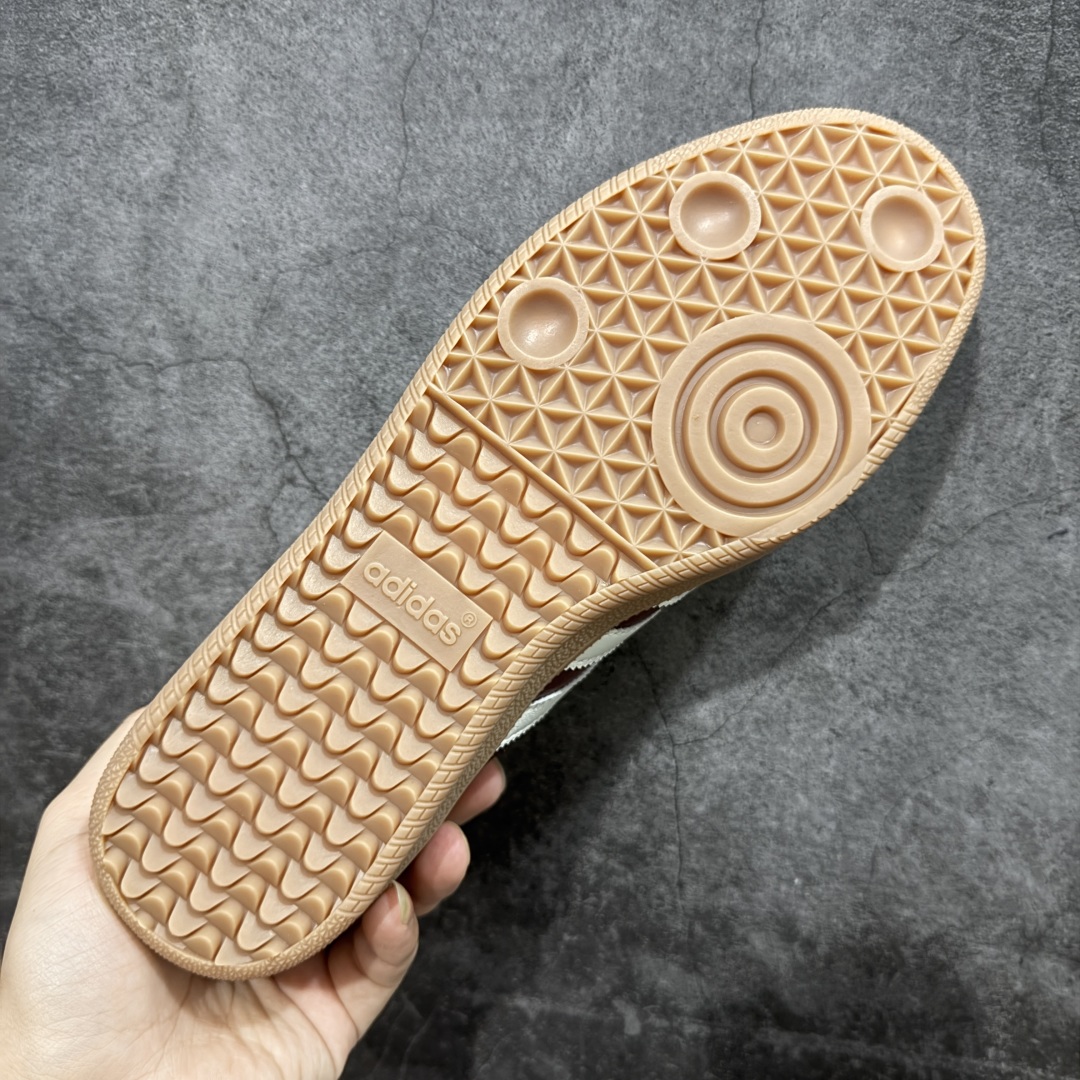 【纯原版】Adidas Samba OG 阿迪三叶草休闲板鞋德训 酒红此款以简约大方的造型设计，给人以随