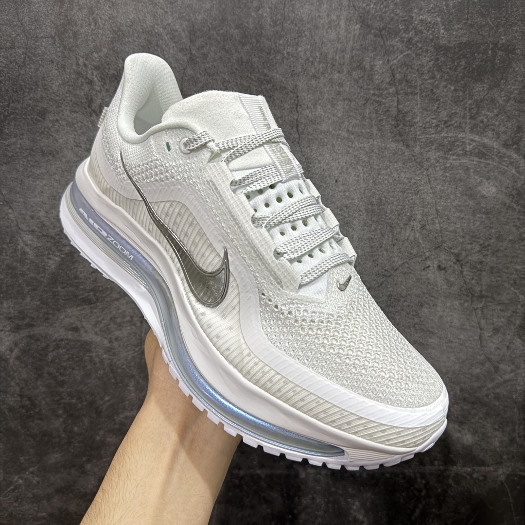 图片[3]-【XE纯原版】Nike Pegasus Premium Airscape 舒适百搭减震防滑耐磨透气 低帮跑步鞋 白银    目前市场最强品质 原版购入开发 一切材质配件均匀原版一致 完美版型 高端玩家必推版本 高价零售必推版本 欢迎对比市面任意版本‼️ 这双鞋简直是时尚与科技的完美融合。 经典黑色鞋面，质感爆棚，搭配超亮眼的银色大勾子，瞬间成为街头焦点。 鞋侧独特小吊牌，细节满满，个性直接拉满。  脚下的全掌气垫更是亮点，红黑配色超吸睛，不仅颜值在线，缓震性能更是一绝。 不管是日常出街还是慢跑锻炼，都能给双脚极致舒适体验。  码数超全，36 – 46 码任你选！别犹豫啦，穿上它，轻松走出潮流范，开启你的时尚运动新旅程！   #独家原包 原底原料 开模打造  #原厂鞋标 高精密准度  #原楦原纸板开发 匹配原版98%以上  #后跟弧度 正确呈现  #原厂皮料 质感无敌  #皮料切割干净 无任何毛边 清洁度细节完美  货号：HQ2592-102 码段：36-46-选品中心