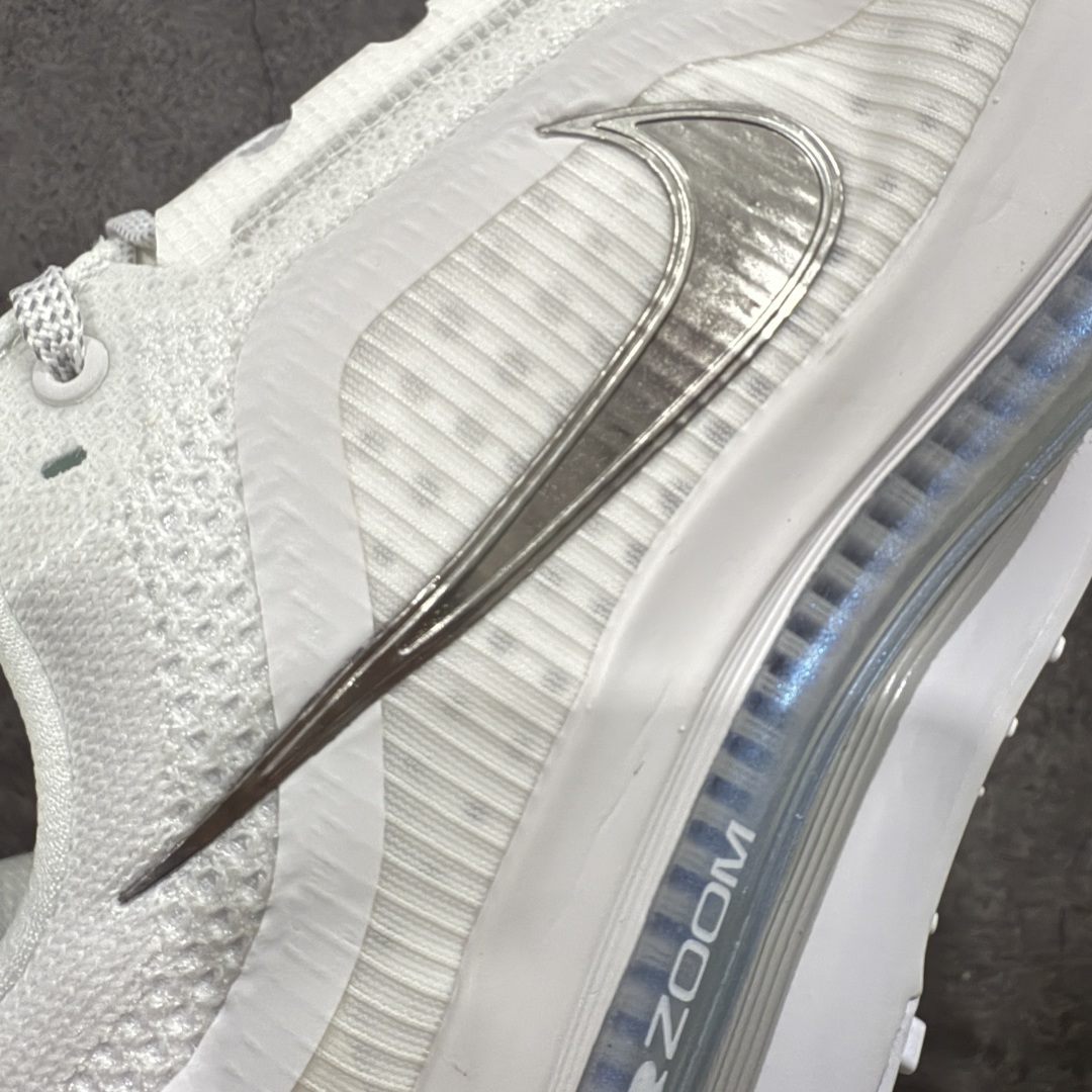 图片[4]-【XE纯原版】Nike Pegasus Premium Airscape 舒适百搭减震防滑耐磨透气 低帮跑步鞋 白银    目前市场最强品质 原版购入开发 一切材质配件均匀原版一致 完美版型 高端玩家必推版本 高价零售必推版本 欢迎对比市面任意版本‼️ 这双鞋简直是时尚与科技的完美融合。 经典黑色鞋面，质感爆棚，搭配超亮眼的银色大勾子，瞬间成为街头焦点。 鞋侧独特小吊牌，细节满满，个性直接拉满。  脚下的全掌气垫更是亮点，红黑配色超吸睛，不仅颜值在线，缓震性能更是一绝。 不管是日常出街还是慢跑锻炼，都能给双脚极致舒适体验。  码数超全，36 – 46 码任你选！别犹豫啦，穿上它，轻松走出潮流范，开启你的时尚运动新旅程！   #独家原包 原底原料 开模打造  #原厂鞋标 高精密准度  #原楦原纸板开发 匹配原版98%以上  #后跟弧度 正确呈现  #原厂皮料 质感无敌  #皮料切割干净 无任何毛边 清洁度细节完美  货号：HQ2592-102 码段：36-46-选品中心