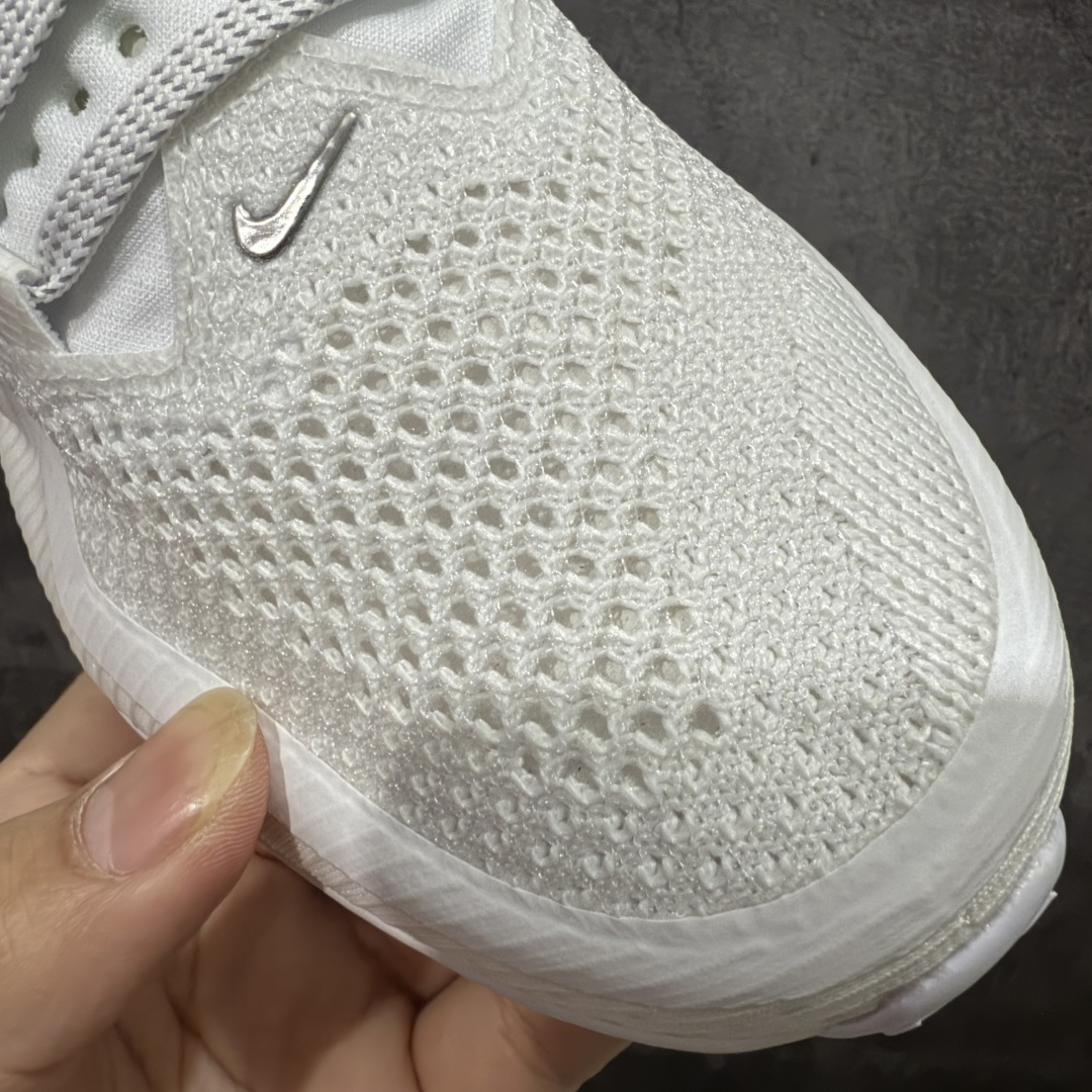 图片[5]-【XE纯原版】Nike Pegasus Premium Airscape 舒适百搭减震防滑耐磨透气 低帮跑步鞋 白银    目前市场最强品质 原版购入开发 一切材质配件均匀原版一致 完美版型 高端玩家必推版本 高价零售必推版本 欢迎对比市面任意版本‼️ 这双鞋简直是时尚与科技的完美融合。 经典黑色鞋面，质感爆棚，搭配超亮眼的银色大勾子，瞬间成为街头焦点。 鞋侧独特小吊牌，细节满满，个性直接拉满。  脚下的全掌气垫更是亮点，红黑配色超吸睛，不仅颜值在线，缓震性能更是一绝。 不管是日常出街还是慢跑锻炼，都能给双脚极致舒适体验。  码数超全，36 – 46 码任你选！别犹豫啦，穿上它，轻松走出潮流范，开启你的时尚运动新旅程！   #独家原包 原底原料 开模打造  #原厂鞋标 高精密准度  #原楦原纸板开发 匹配原版98%以上  #后跟弧度 正确呈现  #原厂皮料 质感无敌  #皮料切割干净 无任何毛边 清洁度细节完美  货号：HQ2592-102 码段：36-46-选品中心