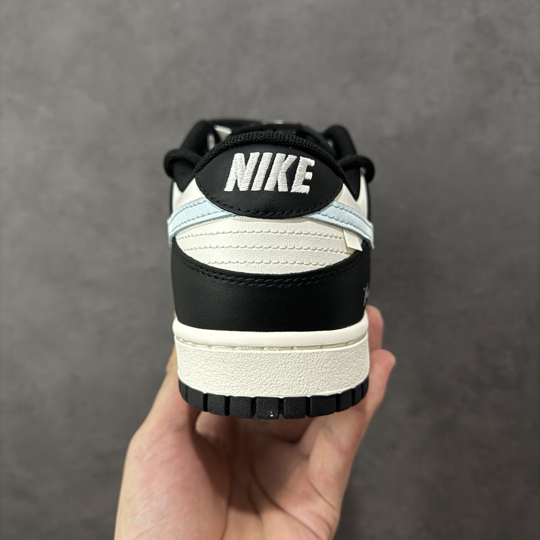 图片[4]-【YC纯原版】Nike Dunk Low 极地冰晶 此款以极地冰川为灵感，黑白基底如极夜覆雪，淡蓝Swoosh划破沉寂，在简约中注入灵气，打造清爽高级的视觉基调。黑色解构绑带与鞋底构成整体硬核支撑，鞋侧「Remake」手写字体暗藏颠覆基因，不仅保留Dunk原始血统，更赋予了现代的冰川美学。 货号： BB0515-090 尺码： 40 40.5 41 42 42.5 43 44 44.5 45 46-选品中心