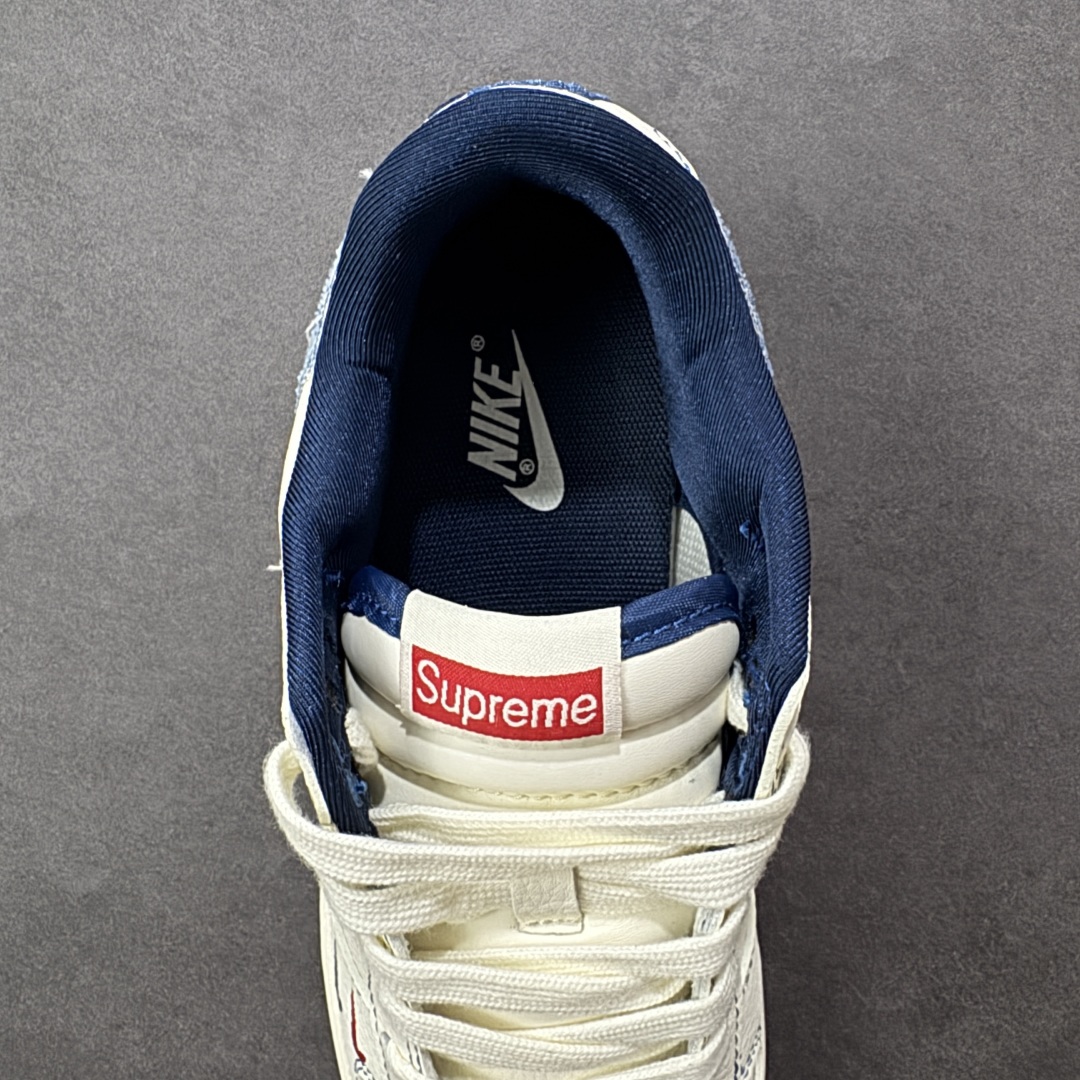 图片[7]-【定制版】Supreme x Nike Dunk SB Low Sup x 耐克 SB 低帮 白蓝牛仔勾 鞋身整体以米白色皮革打造，搭配米白色框架覆盖层，使鞋款十分百搭，鞋身两侧Swoosh Logo采用蓝色牛仔点缀，后跟装饰片辅以白色皮革制作，鞋舌是网布材料以及Supreme字样呈现，整体就是小白鞋设计，鞋头处侧边双迷你Swoosh Logo分别采用红色、蓝色刺绣点缀，后跟印有Supreme字样，彰显联名身份；最后以米白色中底搭配蓝色橡胶外底完善整体设计收尾。 货号：JP1628-016 尺码：36 36.5 37.5 38 38.5 39 40 40.5 41 42 42.5 43 44 44.5 45 编码：HXSB330340-选品中心