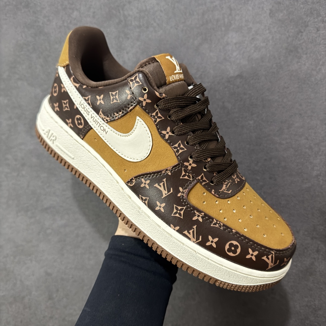 图片[3]-【公司级】NIke Air Force 1 \’07 Low “LV联名——经典棕花纹”空军一号 低帮 运动鞋 休闲鞋 折边针车 工艺难度大 原楦头原纸板 原装鞋盒 定制五金配件 内置全掌气垫 原厂鞋底 货号：XL1979-104 尺码：36 36.5 37.5 38 38.5 39 40 40.5 41 42 42.5 43 44 44.5 45 编码：HXSA310320-选品中心