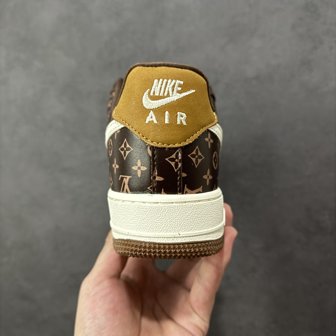 图片[4]-【公司级】NIke Air Force 1 \’07 Low “LV联名——经典棕花纹”空军一号 低帮 运动鞋 休闲鞋 折边针车 工艺难度大 原楦头原纸板 原装鞋盒 定制五金配件 内置全掌气垫 原厂鞋底 货号：XL1979-104 尺码：36 36.5 37.5 38 38.5 39 40 40.5 41 42 42.5 43 44 44.5 45 编码：HXSA310320-选品中心