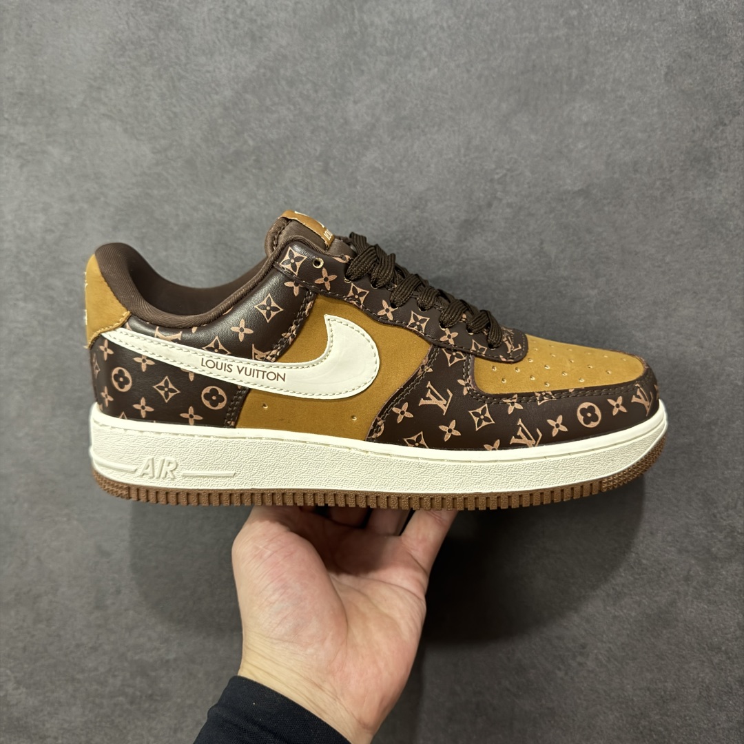 【公司级】NIke Air Force 1 \'07 Low “LV联名——经典棕花纹”空军一号 低帮 运动鞋 休闲鞋 折边针车 工艺难度大 原楦头原纸板 原装鞋盒 定制五金配件 内置全掌气垫 原厂鞋底 货号:XL1979-104 尺码:36 36.5 37.5 38 38.5 39 40 40.5 41 42 42.5 43 44 44.5 45 编码:HXSA310320-选品中心