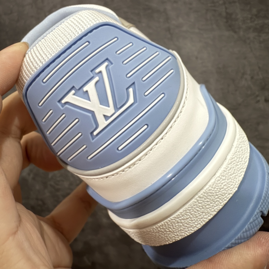 图片[2]-【专柜版/海淘代购版】 现货当天可取 LV Trainer系列高奢运动鞋 白蓝 新款芯片顶级 潮人必备单品 同步ZP官网空胶工艺 鞋舌、挂饰均镶嵌NFC芯片感应装置 正确胶片断点式设计 中底正确还原原版油印字母比例 1：1原楦格板、楦头、刀磨全新升级！ 独家订制顶级压纹麂皮 原版开模TPU大底 质感原版一致 垫脚聚米微料加透气英伦网布 披靡市场任何版本！细节完美呈现！ 代购指定版本 全新升级最新双盒包装 扫码秒进官网！ 全套包装配件同比原版 尺码： 38-46-选品中心