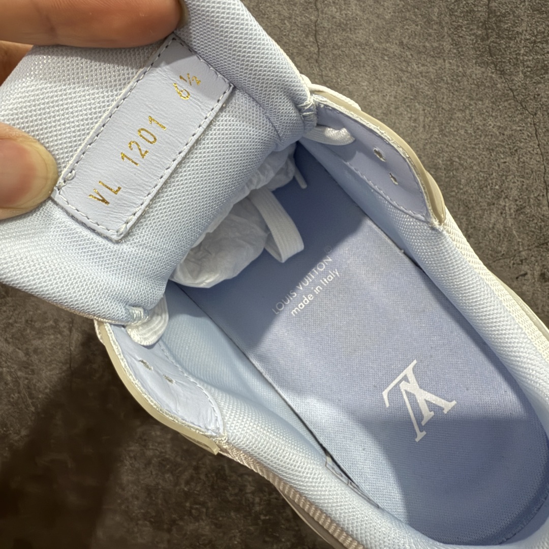 图片[7]-【专柜版/海淘代购版】 现货当天可取 LV Trainer系列高奢运动鞋 白蓝 新款芯片顶级 潮人必备单品 同步ZP官网空胶工艺 鞋舌、挂饰均镶嵌NFC芯片感应装置 正确胶片断点式设计 中底正确还原原版油印字母比例 1：1原楦格板、楦头、刀磨全新升级！ 独家订制顶级压纹麂皮 原版开模TPU大底 质感原版一致 垫脚聚米微料加透气英伦网布 披靡市场任何版本！细节完美呈现！ 代购指定版本 全新升级最新双盒包装 扫码秒进官网！ 全套包装配件同比原版 尺码： 38-46-选品中心
