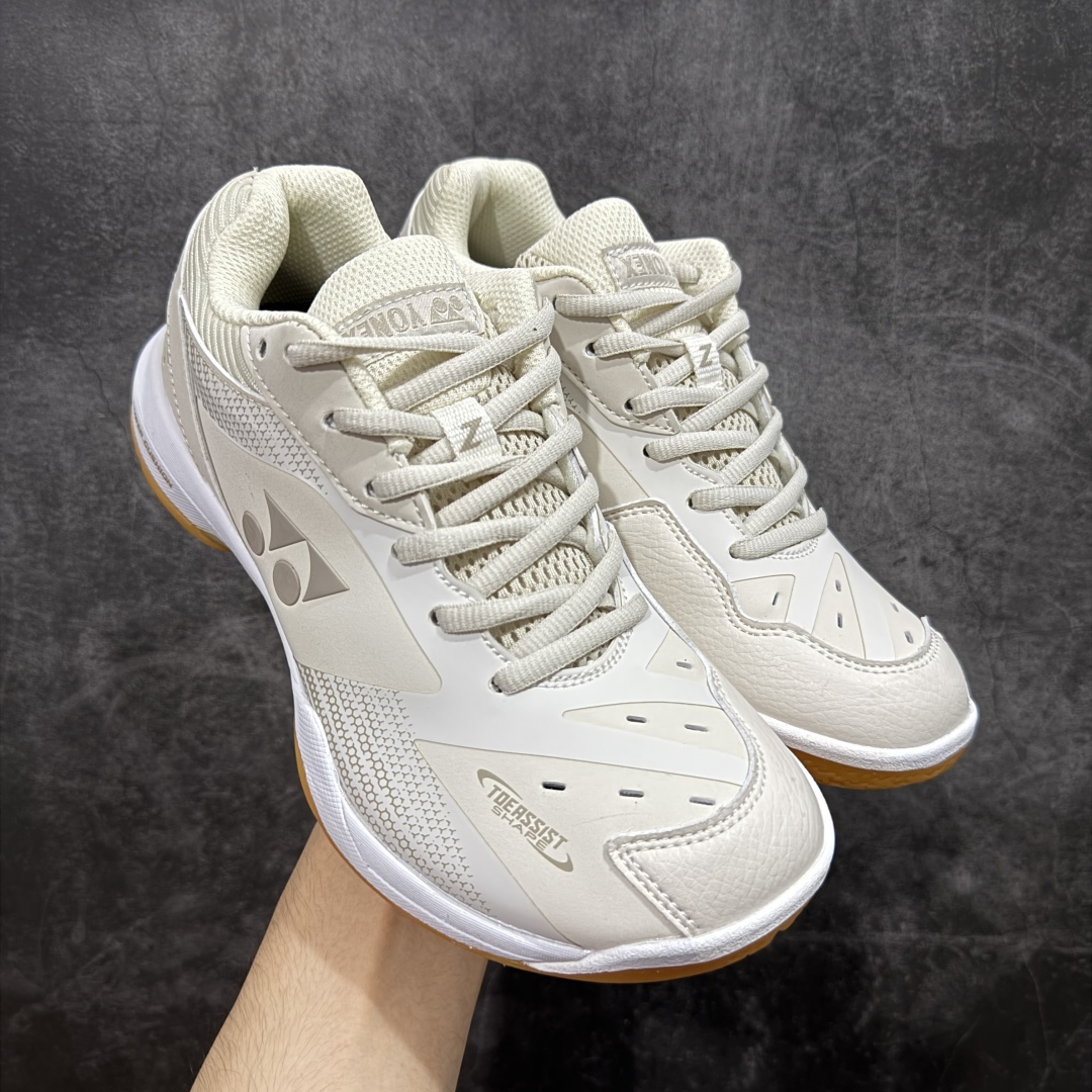 图片[2]-【外贸版】YONEX尤尼克斯 BADMINTON SHOES 织物合成革 舒适透气防滑低帮羽毛球鞋 加宽楦设计，上脚体验更佳，采用动力垫+设计，减震蓄能，保护脚踝;人体工程防撞鞋头，保护脚趾;鞋底采用放射状桨翼大底，提升全方位的防滑性，抓地力更强;大底采用石墨碳素板设计，增强鞋底支撑;网面透气孔设计，增强鞋内热量释放。 尺码：36-45-选品中心