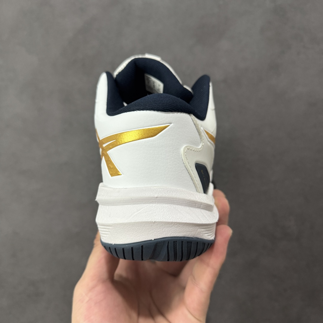 图片[4]-【公司级】Asics Sky Elite FF 3 亚瑟士舒适百搭 中帮 排球训练鞋 男女款 白金 一款专为排球运动员设计的高性能运动鞋。中底采用亚瑟士独家的ff blast+发泡材质，不仅强化了回弹性能，还让触地体验更加柔软。这种材料在提供充足缓震的同时，还能帮助运动员更有效地利用地面反作用力，从而增强弹跳力。为了提升运动时的稳定性，Asics Sky Elite FF 3排球鞋内置了巨型树脂支撑片risetruss。这一设计能够防止脚部在快速移动或跳跃时发生扭转，让运动员能够更自信地应对各种动作。鞋底采用耐磨橡胶材质，这种材料具有出色的耐磨性和抓地力。无论是在室内木地板还是室外场地，Asics Sky Elite FF 3排球鞋都能提供稳定的支撑和抓地效果。鞋面材料经过精心挑选，既保证了足够的强度，又具有良好的透气性。这样，运动员在运动过程中就能保持脚部的干爽和舒适。Asics Sky Elite FF 3排球鞋凭借其出色的科技亮点、设计特点和适用场景与人群，成为了一款备受排球运动员青睐的高性能运动鞋。 货号：1051A084-102 尺码：36 37 37.5 38 39 39.5 40 40.5 41.5 42 42.5 43.5 44 44.5 45 46 编码：GLB250260-选品中心