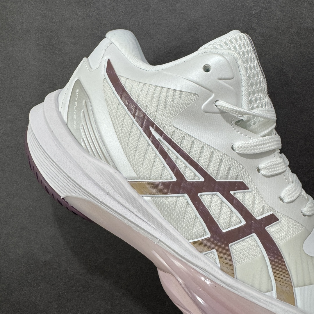 图片[6]-【公司级】Asics Sky Elite FF 3 亚瑟士 舒适百搭 中帮 排球训练鞋 男女款 白粉 一款专为排球运动员设计的高性能运动鞋。中底采用亚瑟士独家的ff blast+发泡材质，不仅强化了回弹性能，还让触地体验更加柔软。这种材料在提供充足缓震的同时，还能帮助运动员更有效地利用地面反作用力，从而增强弹跳力。为了提升运动时的稳定性，Asics Sky Elite FF 3排球鞋内置了巨型树脂支撑片risetruss。这一设计能够防止脚部在快速移动或跳跃时发生扭转，让运动员能够更自信地应对各种动作。鞋底采用耐磨橡胶材质，这种材料具有出色的耐磨性和抓地力。无论是在室内木地板还是室外场地，Asics Sky Elite FF 3排球鞋都能提供稳定的支撑和抓地效果。鞋面材料经过精心挑选，既保证了足够的强度，又具有良好的透气性。这样，运动员在运动过程中就能保持脚部的干爽和舒适。Asics Sky Elite FF 3排球鞋凭借其出色的科技亮点、设计特点和适用场景与人群，成为了一款备受排球运动员青睐的高性能运动鞋。 货号：1051A084-100 尺码：36 37 37.5 38 39 39.5 40-选品中心