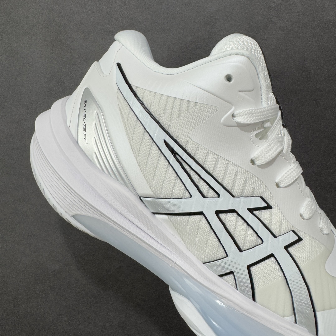 图片[6]-【公司级】Asics Sky Elite FF 3 亚瑟士 舒适百搭 中帮 排球训练鞋 男女款 白 一款专为排球运动员设计的高性能运动鞋。中底采用亚瑟士独家的ff blast+发泡材质，不仅强化了回弹性能，还让触地体验更加柔软。这种材料在提供充足缓震的同时，还能帮助运动员更有效地利用地面反作用力，从而增强弹跳力。为了提升运动时的稳定性，Asics Sky Elite FF 3排球鞋内置了巨型树脂支撑片risetruss。这一设计能够防止脚部在快速移动或跳跃时发生扭转，让运动员能够更自信地应对各种动作。鞋底采用耐磨橡胶材质，这种材料具有出色的耐磨性和抓地力。无论是在室内木地板还是室外场地，Asics Sky Elite FF 3排球鞋都能提供稳定的支撑和抓地效果。鞋面材料经过精心挑选，既保证了足够的强度，又具有良好的透气性。这样，运动员在运动过程中就能保持脚部的干爽和舒适。Asics Sky Elite FF 3排球鞋凭借其出色的科技亮点、设计特点和适用场景与人群，成为了一款备受排球运动员青睐的高性能运动鞋。 货号：1051A084-100 尺码：36 37 37.5 38 39 39.5 40 40.5 41.5 42 42.5 43.5 44 44.5 45 46 编码：GLB250260-选品中心