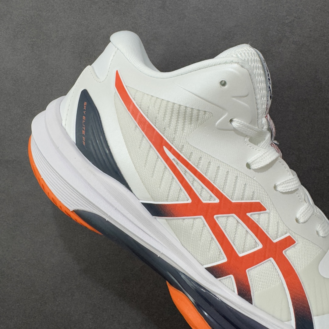 图片[6]-【公司级】Sky Elite FF 3 舒适百搭 中帮 排球训练鞋 男女款 白橙 一款专为排球运动员设计的高性能运动鞋。中底采用亚瑟士独家的ff blast+发泡材质，不仅强化了回弹性能，还让触地体验更加柔软。这种材料在提供充足缓震的同时，还能帮助运动员更有效地利用地面反作用力，从而增强弹跳力。为了提升运动时的稳定性，Asics Sky Elite FF 3排球鞋内置了巨型树脂支撑片risetruss。这一设计能够防止脚部在快速移动或跳跃时发生扭转，让运动员能够更自信地应对各种动作。鞋底采用耐磨橡胶材质，这种材料具有出色的耐磨性和抓地力。无论是在室内木地板还是室外场地，Asics Sky Elite FF 3排球鞋都能提供稳定的支撑和抓地效果。鞋面材料经过精心挑选，既保证了足够的强度，又具有良好的透气性。这样，运动员在运动过程中就能保持脚部的干爽和舒适。Asics Sky Elite FF 3排球鞋凭借其出色的科技亮点、设计特点和适用场景与人群，成为了一款备受排球运动员青睐的高性能运动鞋。货号：1051A084-103 尺码：36 37 37.5 38 39 39.5 40 40.5 41.5 42 42.5 43.5 44 44.5 45 46-选品中心