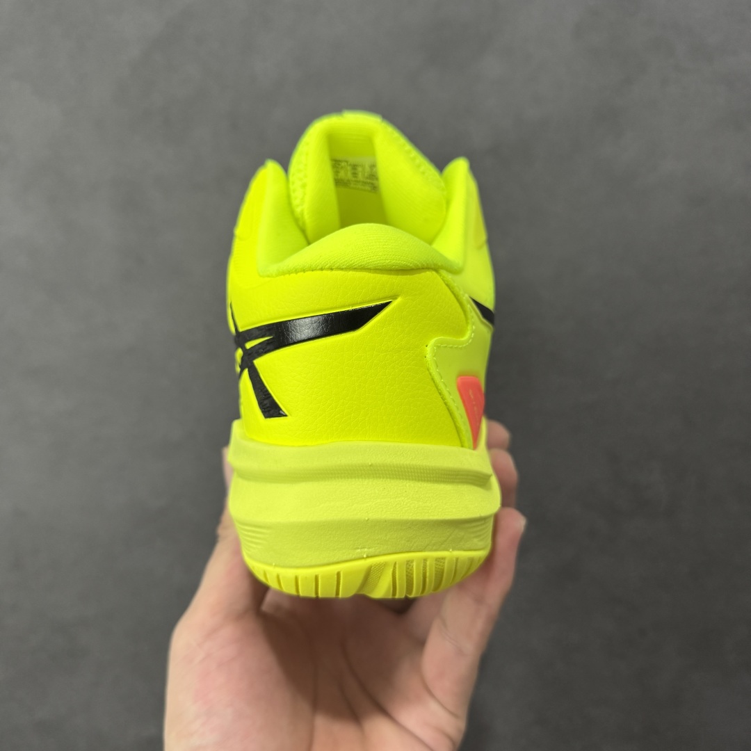 图片[4]-【定制版】Asics Sky Elite FF 3 亚瑟士舒适百搭 中帮 排球训练鞋 男女款 黄色 一款专为排球运动员设计的高性能运动鞋。中底采用亚瑟士独家的ff blast+发泡材质，不仅强化了回弹性能，还让触地体验更加柔软。这种材料在提供充足缓震的同时，还能帮助运动员更有效地利用地面反作用力，从而增强弹跳力。为了提升运动时的稳定性，Asics Sky Elite FF 3排球鞋内置了巨型树脂支撑片risetruss。这一设计能够防止脚部在快速移动或跳跃时发生扭转，让运动员能够更自信地应对各种动作。鞋底采用耐磨橡胶材质，这种材料具有出色的耐磨性和抓地力。无论是在室内木地板还是室外场地，Asics Sky Elite FF 3排球鞋都能提供稳定的支撑和抓地效果。鞋面材料经过精心挑选，既保证了足够的强度，又具有良好的透气性。这样，运动员在运动过程中就能保持脚部的干爽和舒适。Asics Sky Elite FF 3排球鞋凭借其出色的科技亮点、设计特点和适用场景与人群，成为了一款备受排球运动员青睐的高性能运动鞋。 货号：1051A084-750 尺码：36 37 37.5 38 39 39.5 40 40.5 41.5 42 42.5 43.5 44 44.5 45 46 编码：GLB250260-选品中心