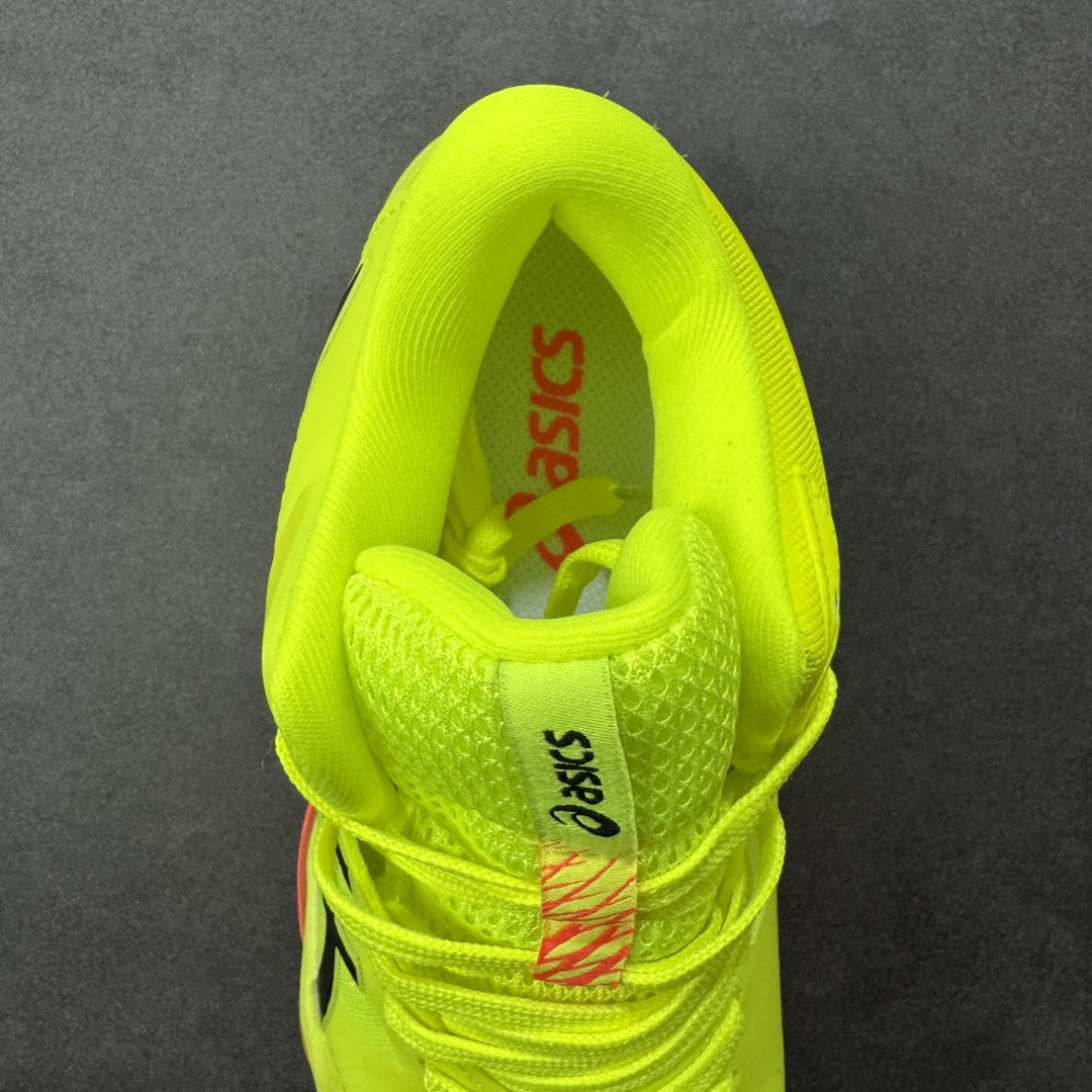 图片[7]-【定制版】Asics Sky Elite FF 3 亚瑟士舒适百搭 中帮 排球训练鞋 男女款 黄色 一款专为排球运动员设计的高性能运动鞋。中底采用亚瑟士独家的ff blast+发泡材质，不仅强化了回弹性能，还让触地体验更加柔软。这种材料在提供充足缓震的同时，还能帮助运动员更有效地利用地面反作用力，从而增强弹跳力。为了提升运动时的稳定性，Asics Sky Elite FF 3排球鞋内置了巨型树脂支撑片risetruss。这一设计能够防止脚部在快速移动或跳跃时发生扭转，让运动员能够更自信地应对各种动作。鞋底采用耐磨橡胶材质，这种材料具有出色的耐磨性和抓地力。无论是在室内木地板还是室外场地，Asics Sky Elite FF 3排球鞋都能提供稳定的支撑和抓地效果。鞋面材料经过精心挑选，既保证了足够的强度，又具有良好的透气性。这样，运动员在运动过程中就能保持脚部的干爽和舒适。Asics Sky Elite FF 3排球鞋凭借其出色的科技亮点、设计特点和适用场景与人群，成为了一款备受排球运动员青睐的高性能运动鞋。 货号：1051A084-750 尺码：36 37 37.5 38 39 39.5 40 40.5 41.5 42 42.5 43.5 44 44.5 45 46 编码：GLB250260-选品中心