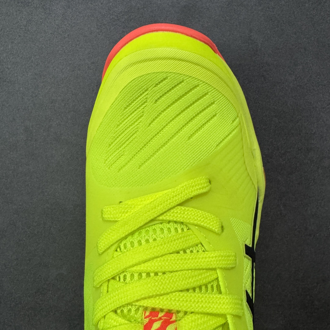 图片[8]-【定制版】Asics Sky Elite FF 3 亚瑟士舒适百搭 中帮 排球训练鞋 男女款 黄色 一款专为排球运动员设计的高性能运动鞋。中底采用亚瑟士独家的ff blast+发泡材质，不仅强化了回弹性能，还让触地体验更加柔软。这种材料在提供充足缓震的同时，还能帮助运动员更有效地利用地面反作用力，从而增强弹跳力。为了提升运动时的稳定性，Asics Sky Elite FF 3排球鞋内置了巨型树脂支撑片risetruss。这一设计能够防止脚部在快速移动或跳跃时发生扭转，让运动员能够更自信地应对各种动作。鞋底采用耐磨橡胶材质，这种材料具有出色的耐磨性和抓地力。无论是在室内木地板还是室外场地，Asics Sky Elite FF 3排球鞋都能提供稳定的支撑和抓地效果。鞋面材料经过精心挑选，既保证了足够的强度，又具有良好的透气性。这样，运动员在运动过程中就能保持脚部的干爽和舒适。Asics Sky Elite FF 3排球鞋凭借其出色的科技亮点、设计特点和适用场景与人群，成为了一款备受排球运动员青睐的高性能运动鞋。 货号：1051A084-750 尺码：36 37 37.5 38 39 39.5 40 40.5 41.5 42 42.5 43.5 44 44.5 45 46 编码：GLB250260-选品中心